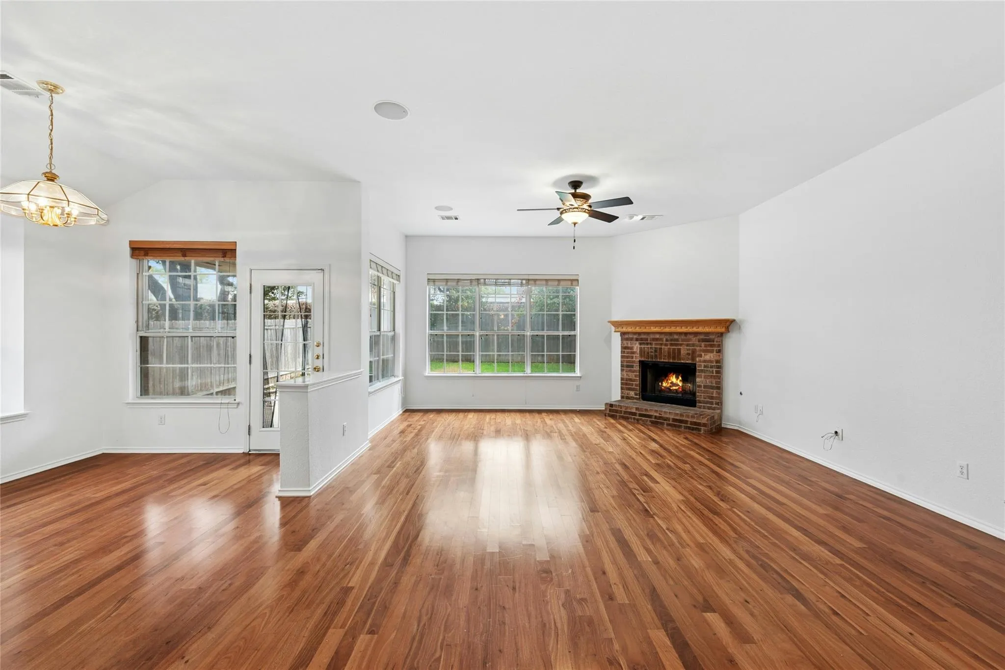 Photo 5 of 1421 HARGIS CRK