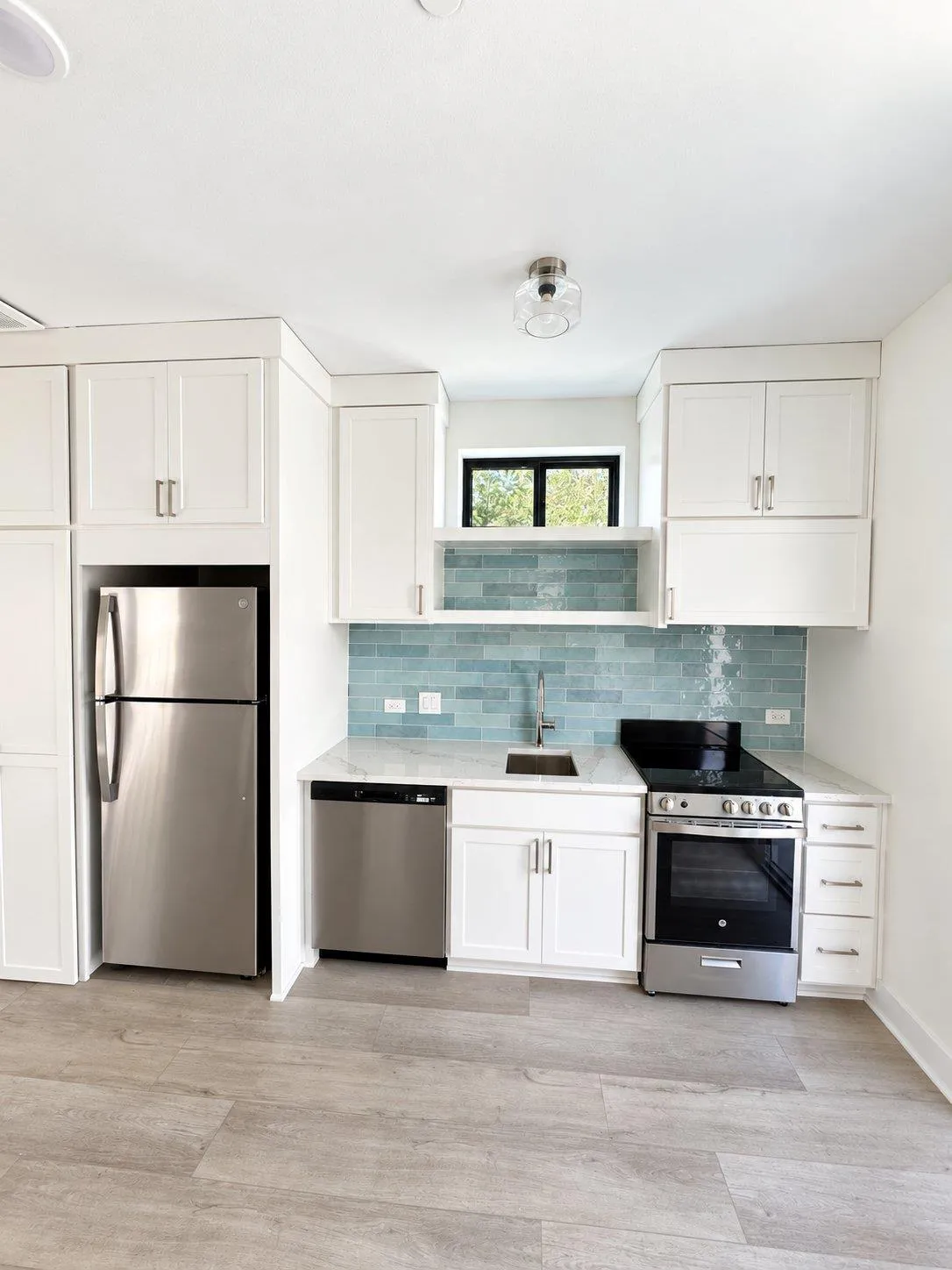 Photo 3 of 605 E 55TH ST #4