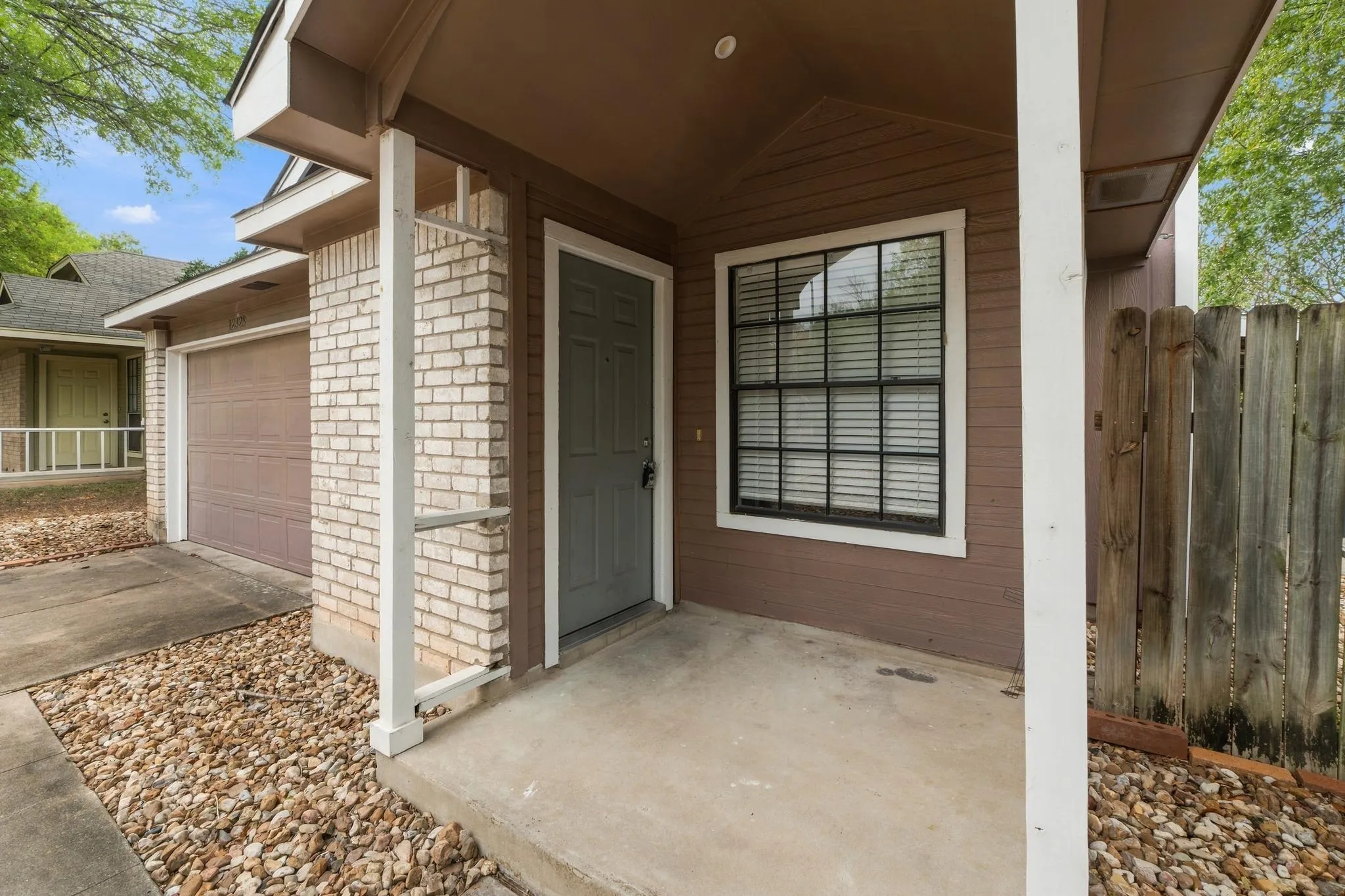 Photo 3 of 12323 EMERY OAKS RD