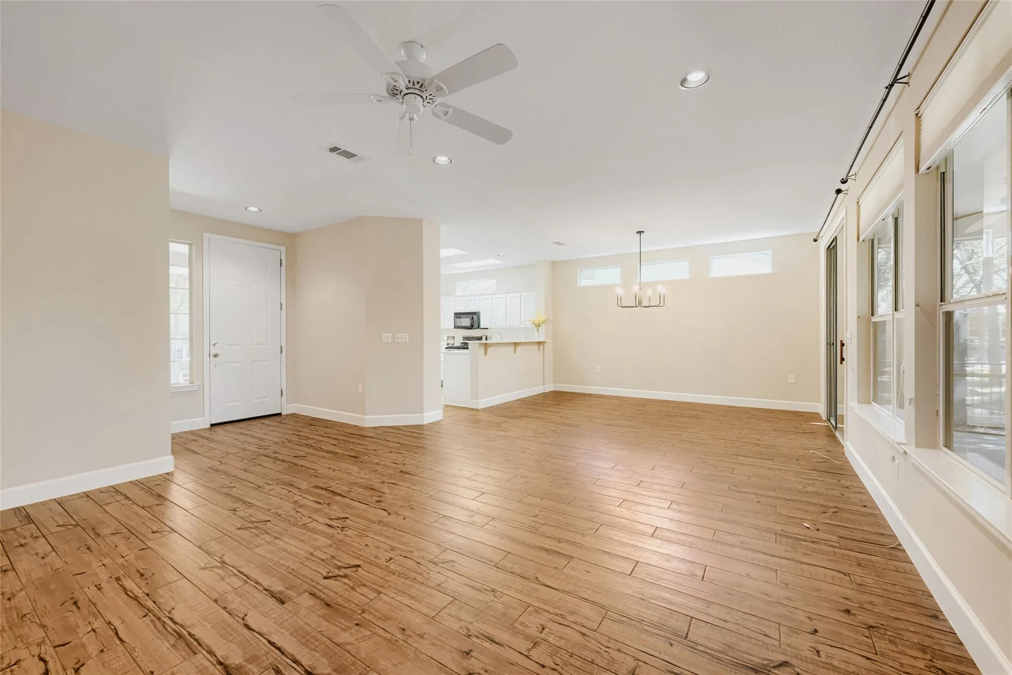 Photo 4 of 284 WHISPERING WIND DR