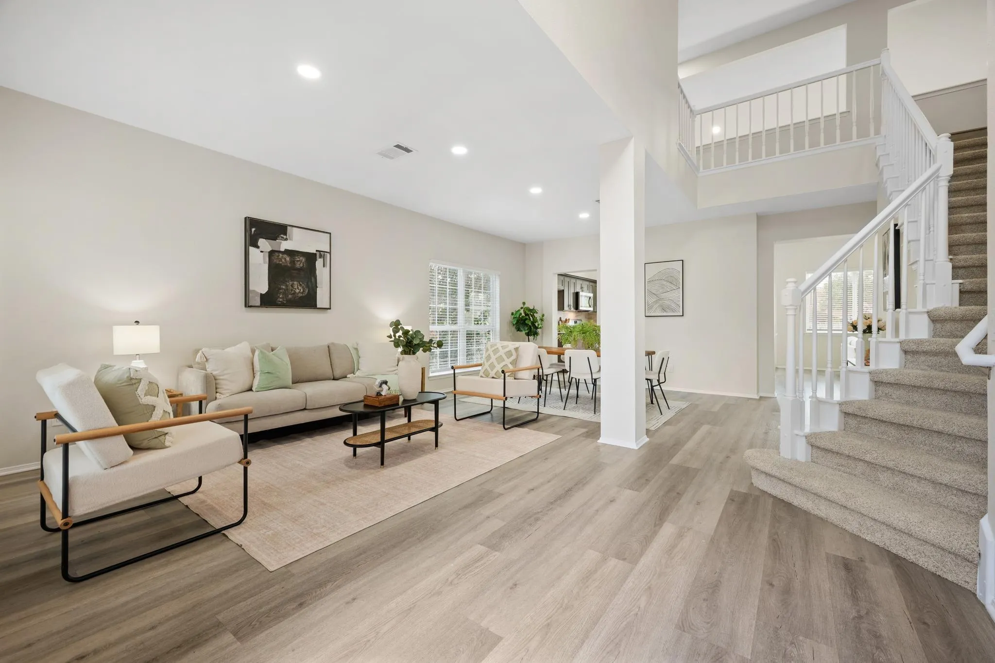 Photo 3 of 10911 GRASSMERE CT