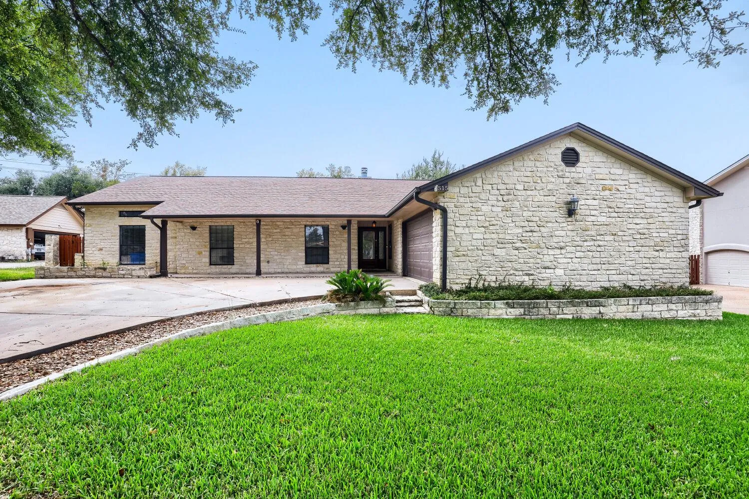 Photo of 515 ROLLING GREEN DR, Lakeway, TX, 78734