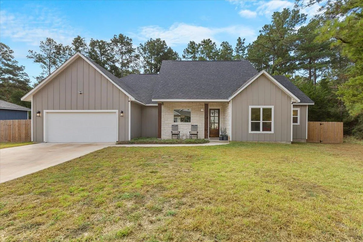Photo of 133 LAKE POINT WAY, Bastrop, TX, 78602