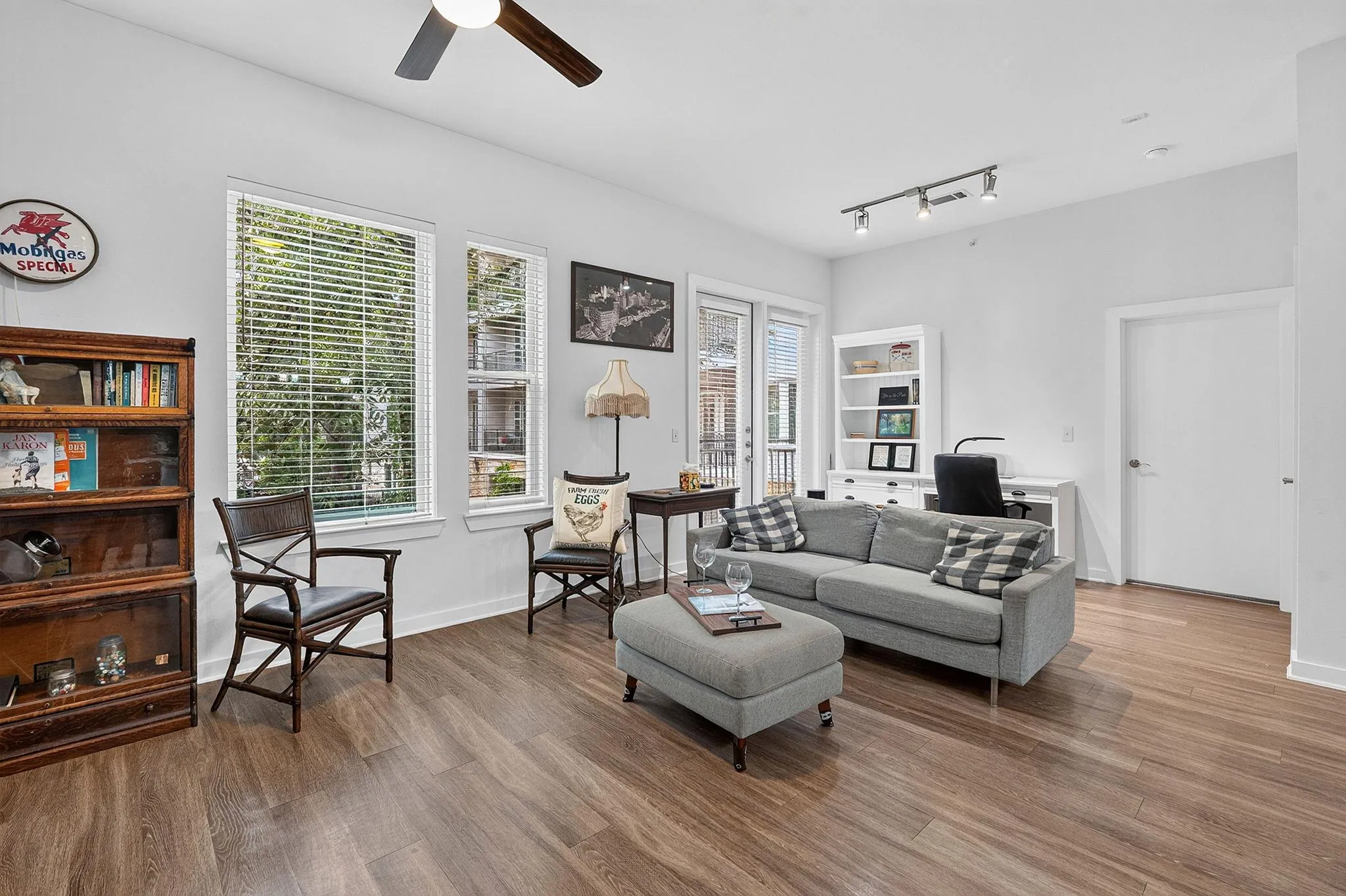 Photo 3 of 1900 BARTON SPRINGS RD #2047