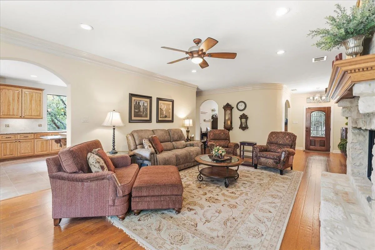 Photo 3 of 801 RAINBOWS END RD