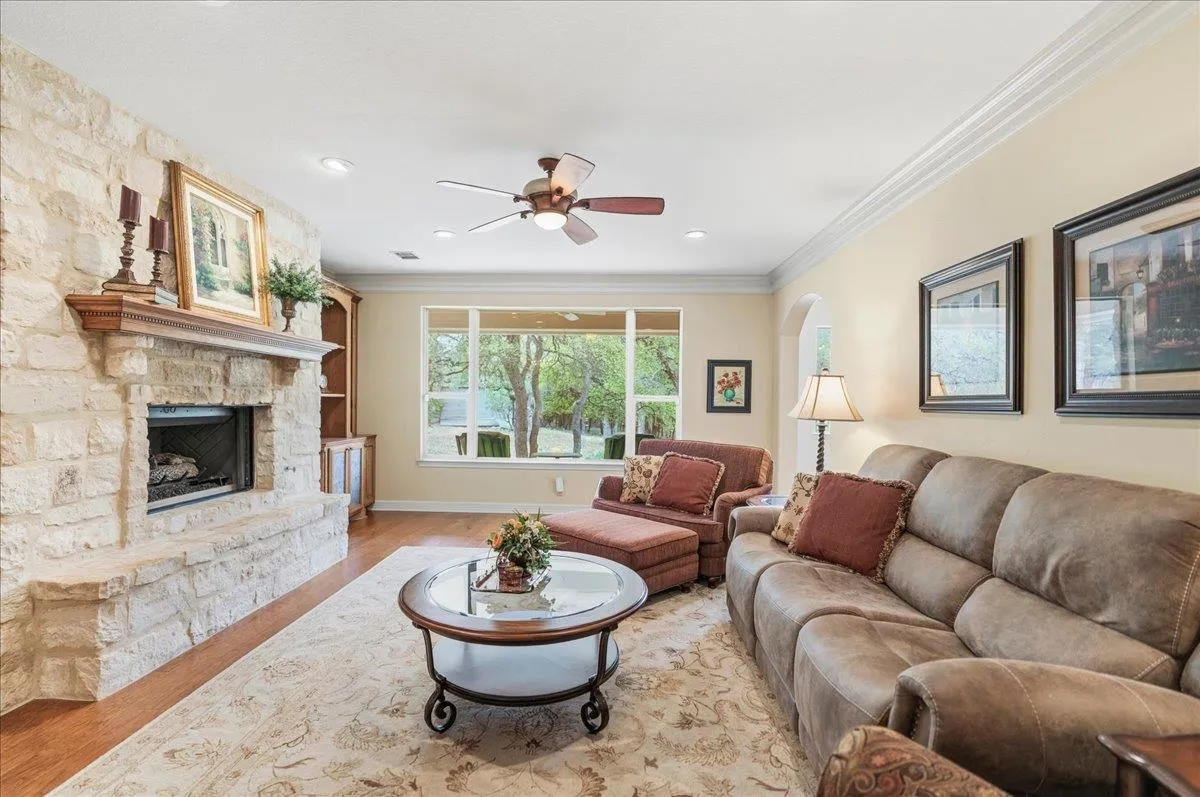 Photo 2 of 801 RAINBOWS END RD