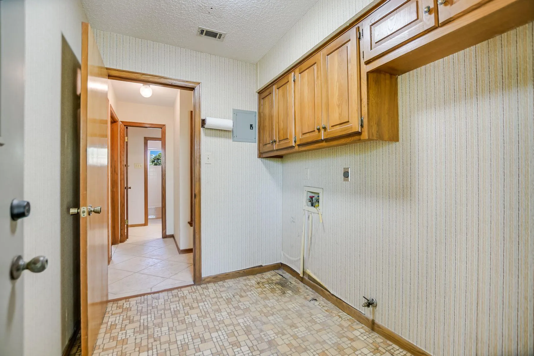 Photo 4 of 5203 DOE VALLEY LN