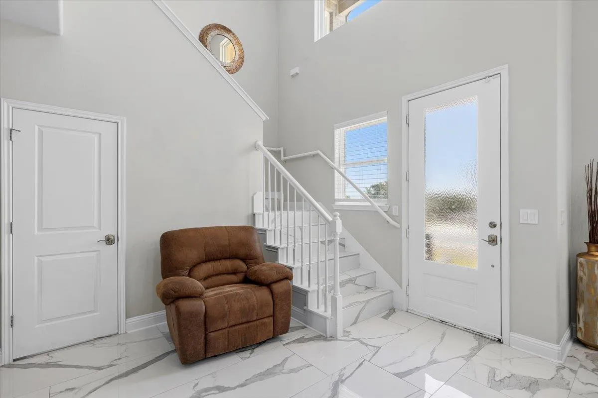 Photo 5 of 1106 GREENLAWN BLVD