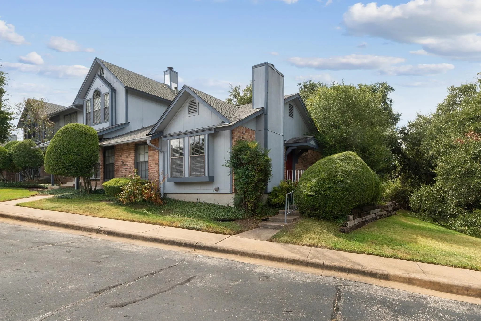 Photo 3 of 1411 GRACY FARMS LN #61