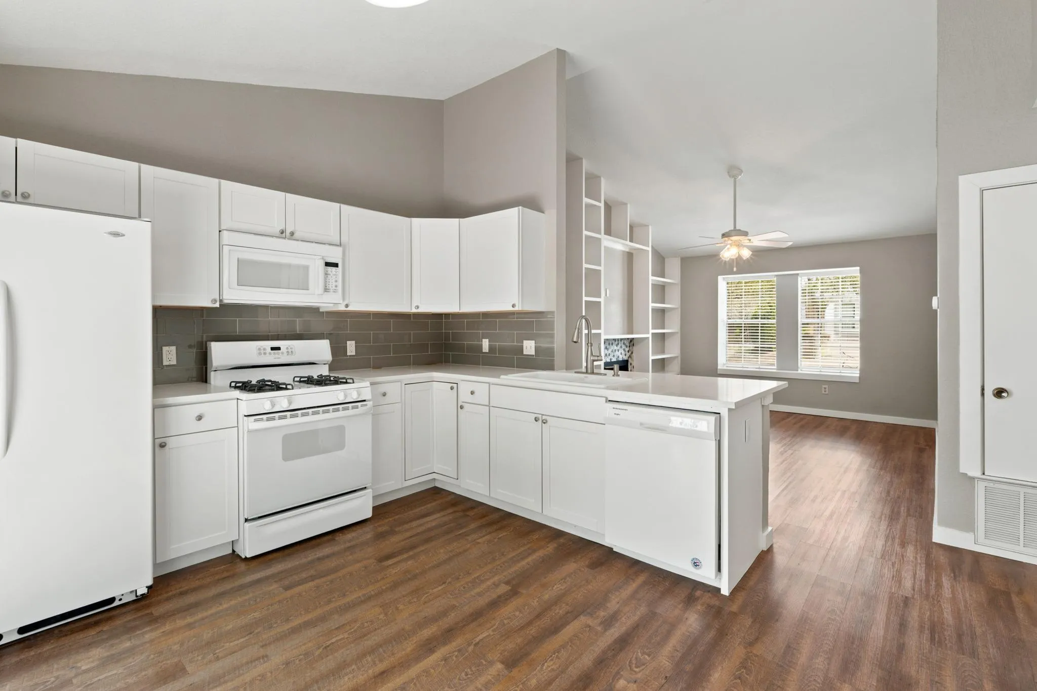 Photo 4 of 1411 GRACY FARMS LN #61