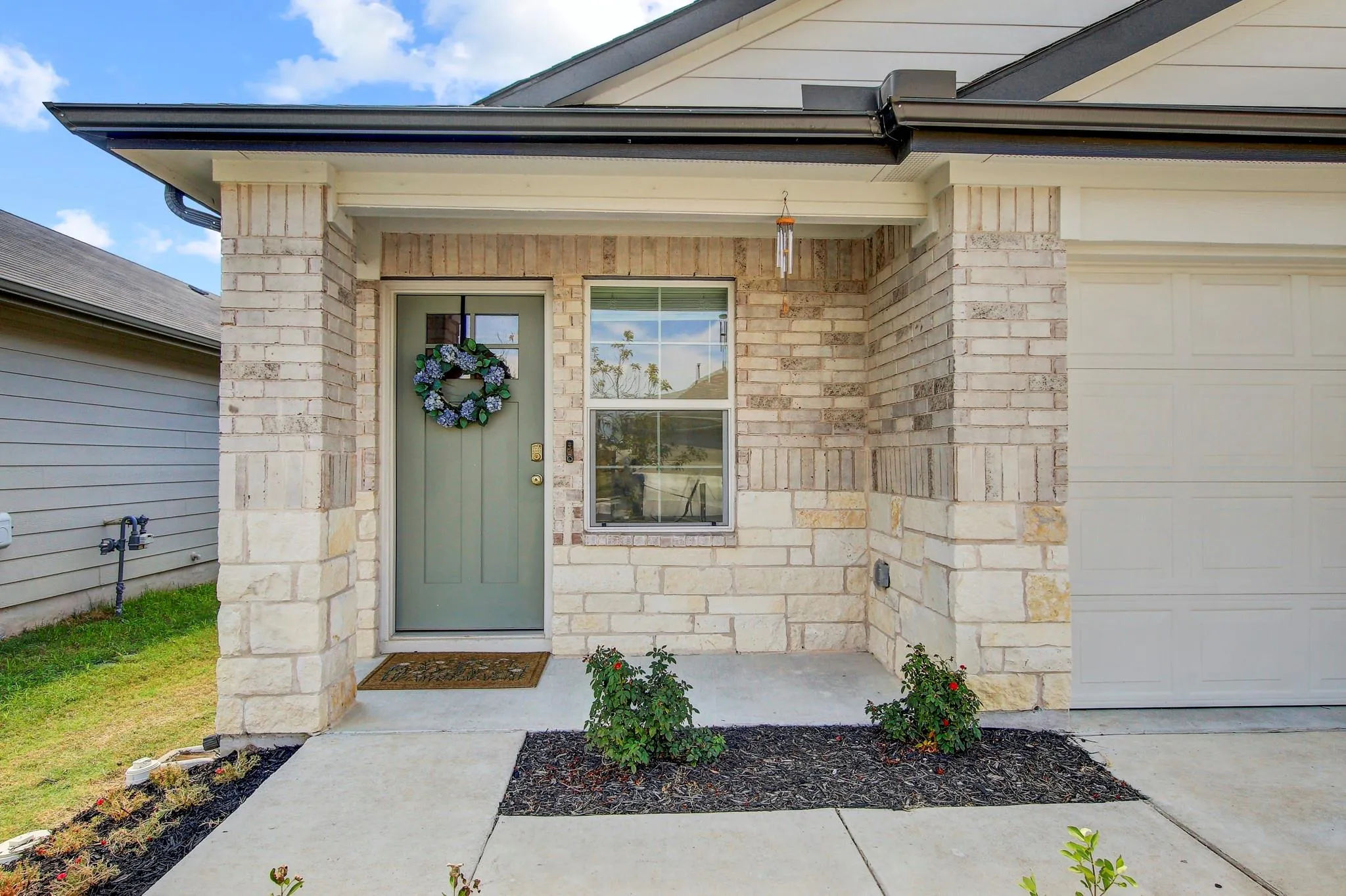 Photo 2 of 140 TEXAS PALMETTO CIR