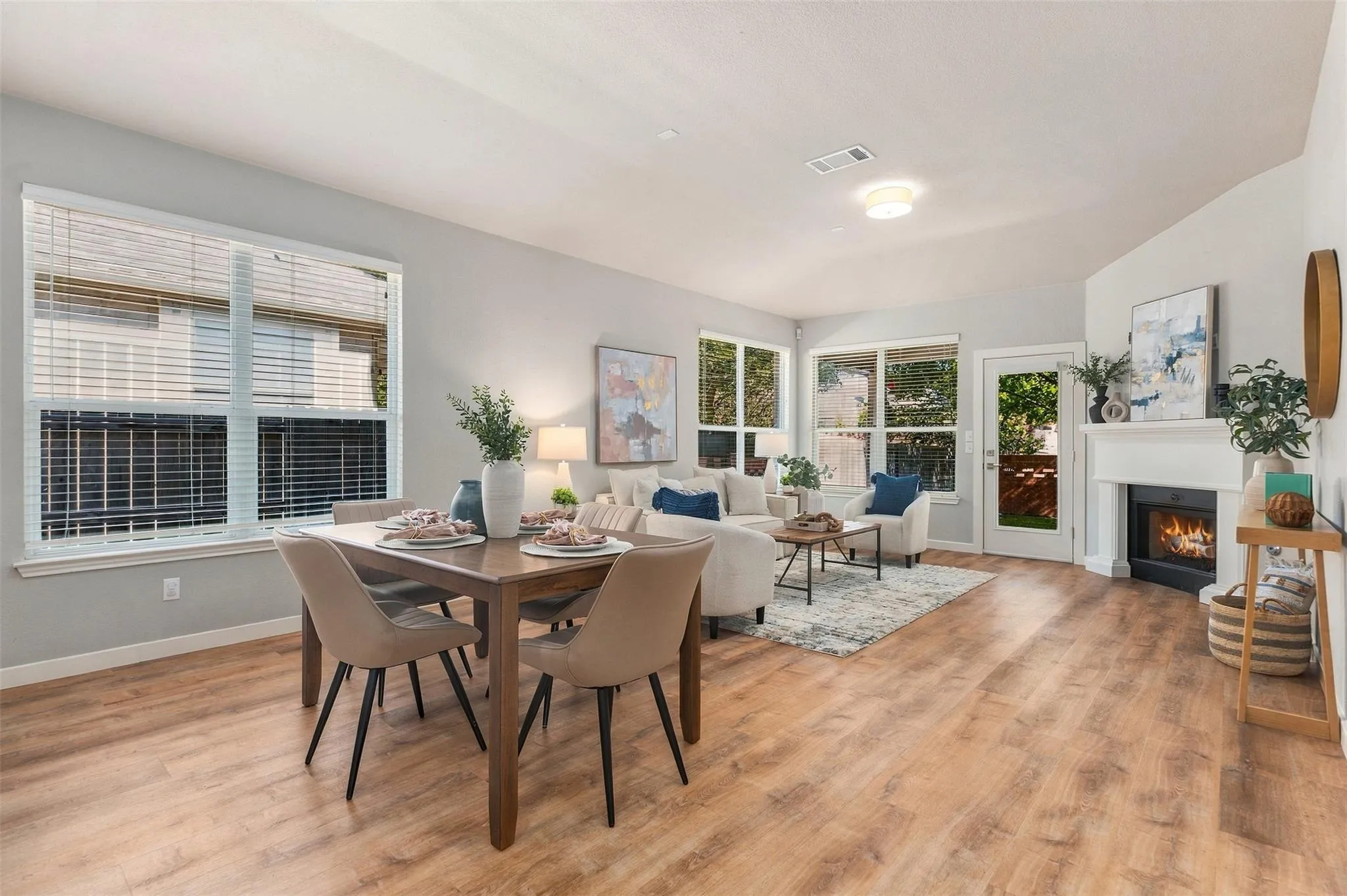 Photo 2 of 1618 WESTMEADOW TRL