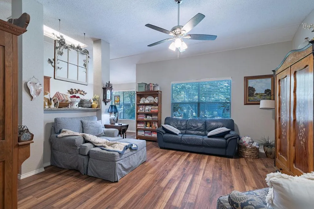 Photo 5 of 16812 BAILEY JEAN DR