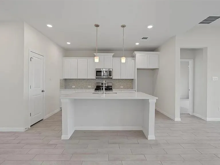 Photo 3 of 153 ARENA DR