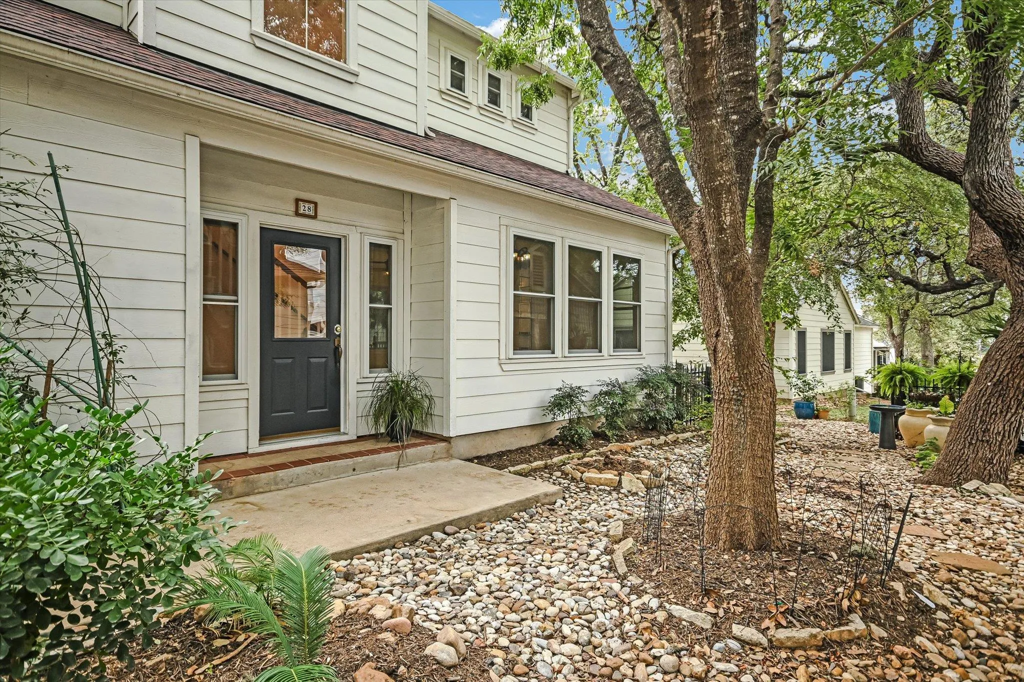 Photo 2 of 1011 BRODIE ST #28