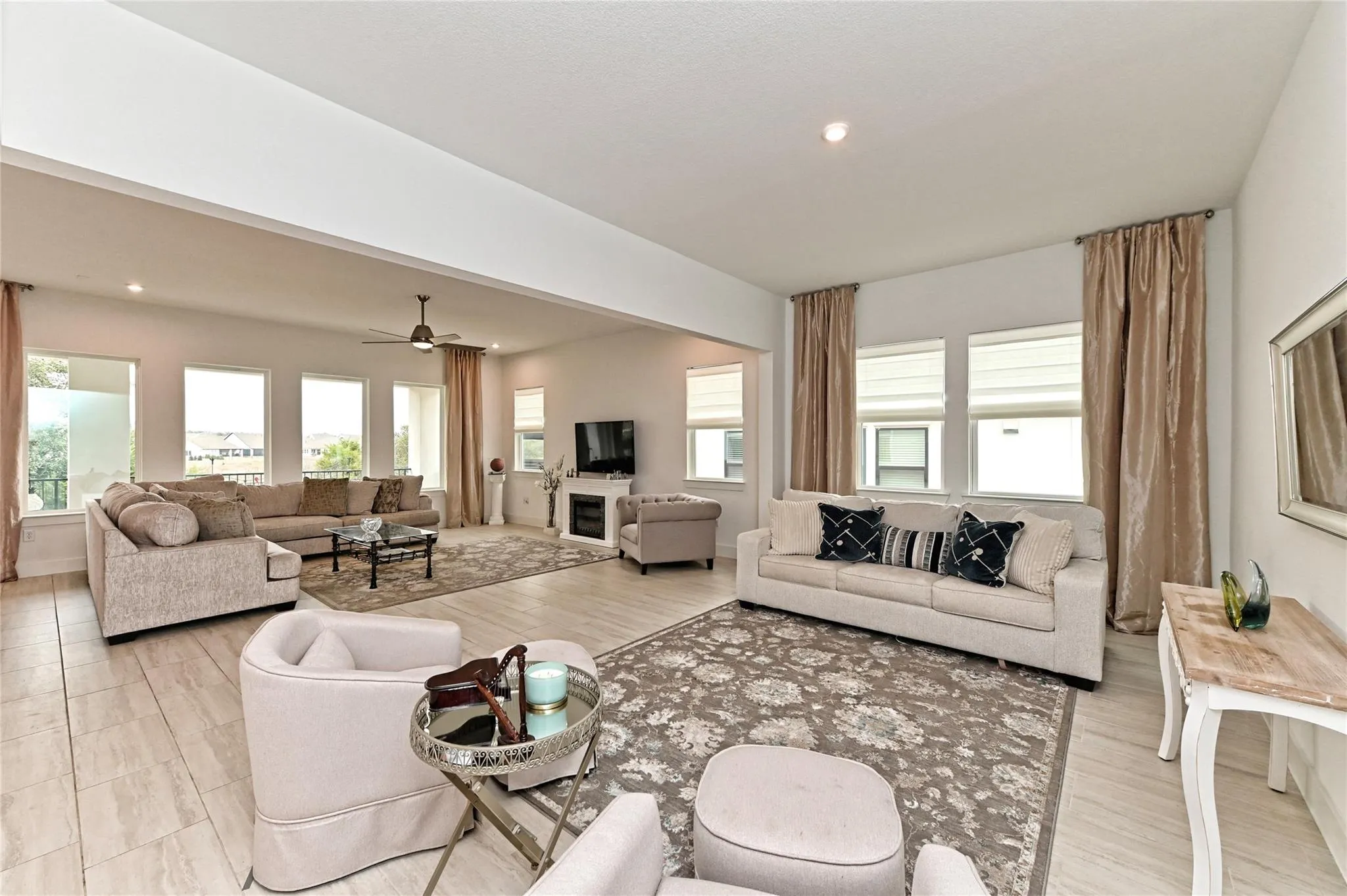Photo 2 of 401 TRABUCO BND