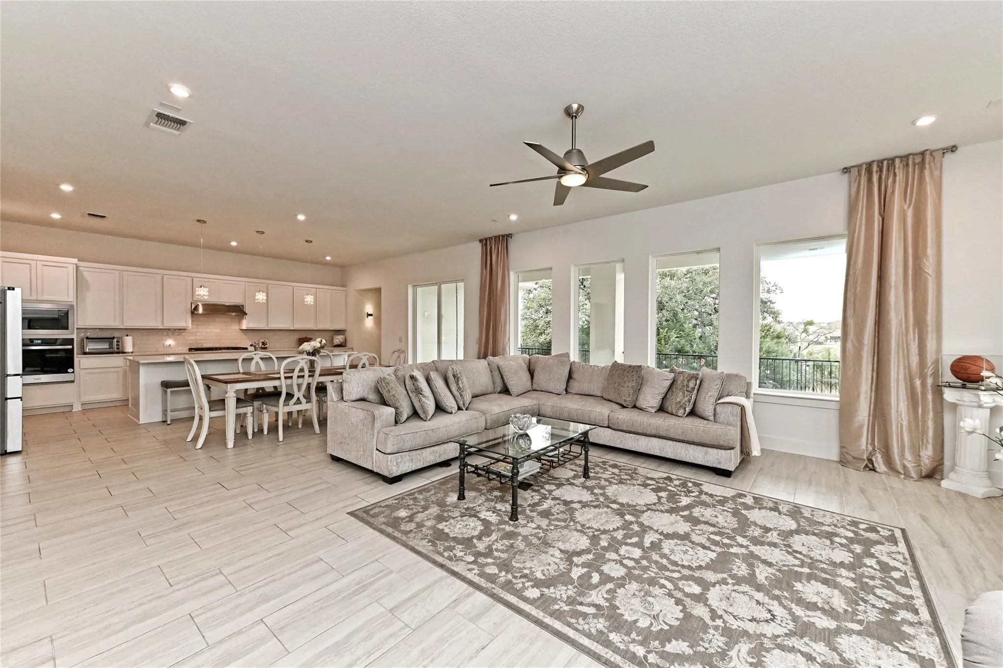 Photo 4 of 401 TRABUCO BND