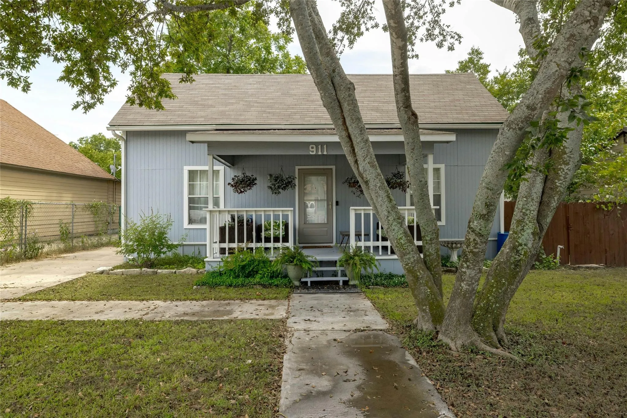 Photo of 911 W 3RD ST #1-2, Taylor, TX, 76574