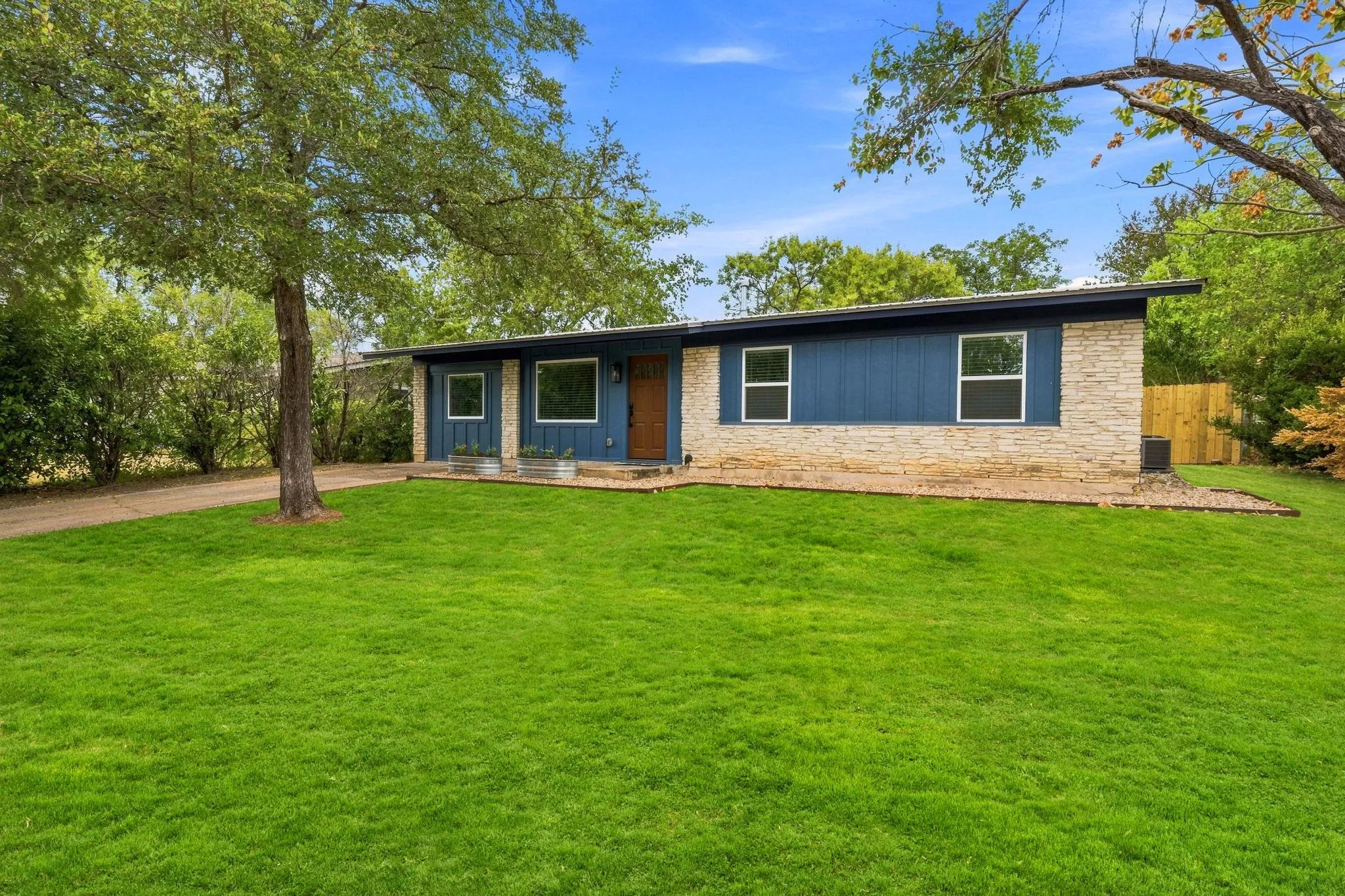 Photo of 204 CHIPPENDALE AVE, Austin, TX, 78745