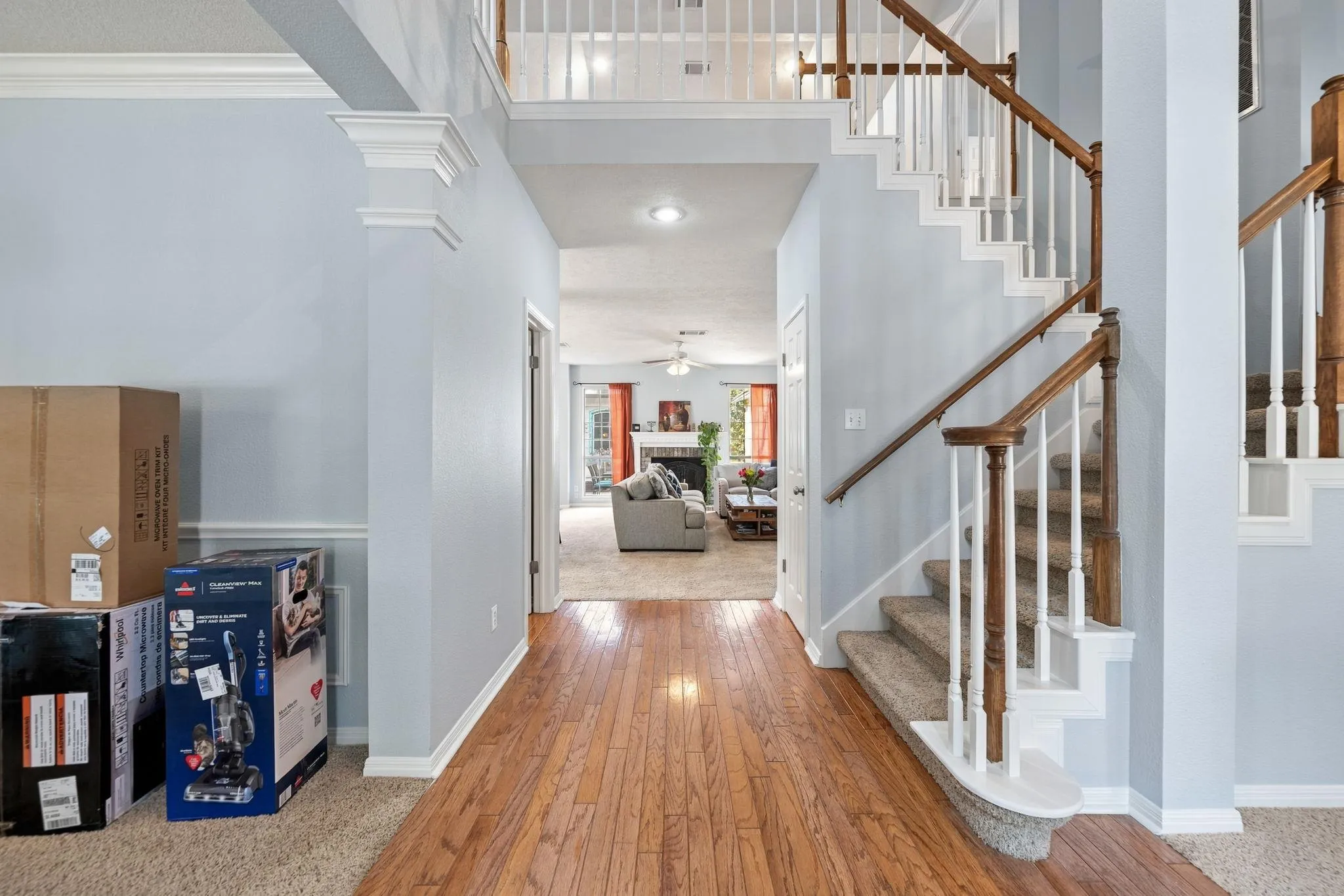 Photo 3 of 10416 WALPOLE LN