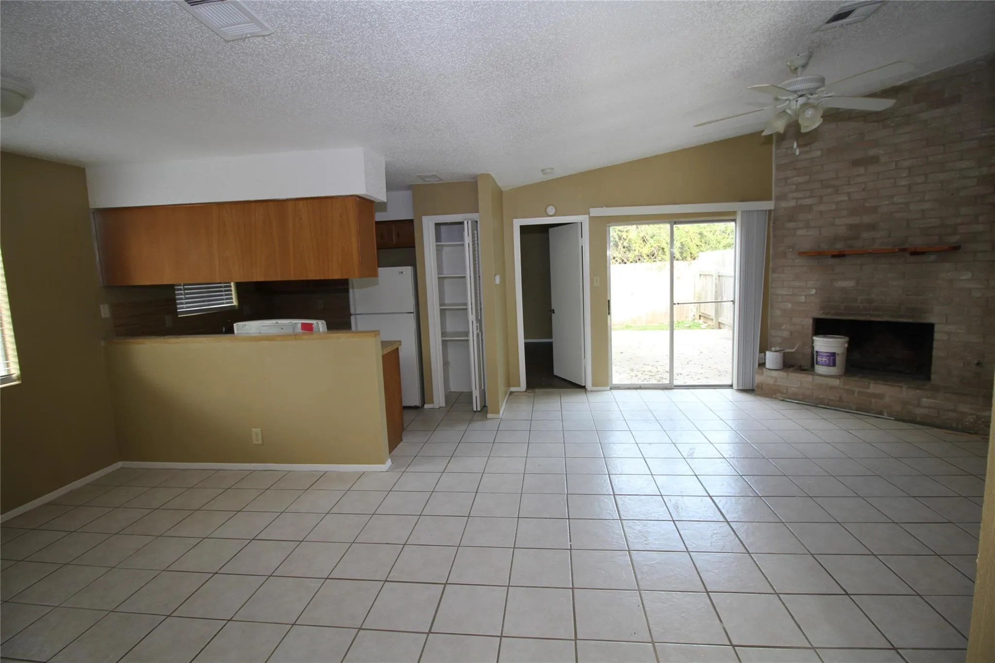 Photo 4 of 12818 COPPER CLIFF AVE