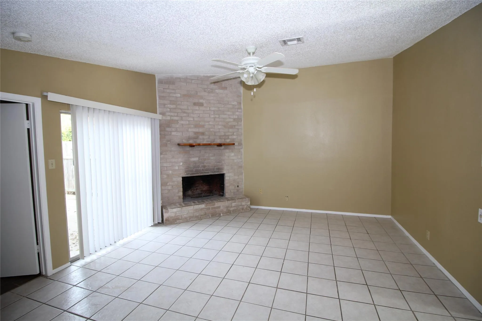 Photo 5 of 12818 COPPER CLIFF AVE