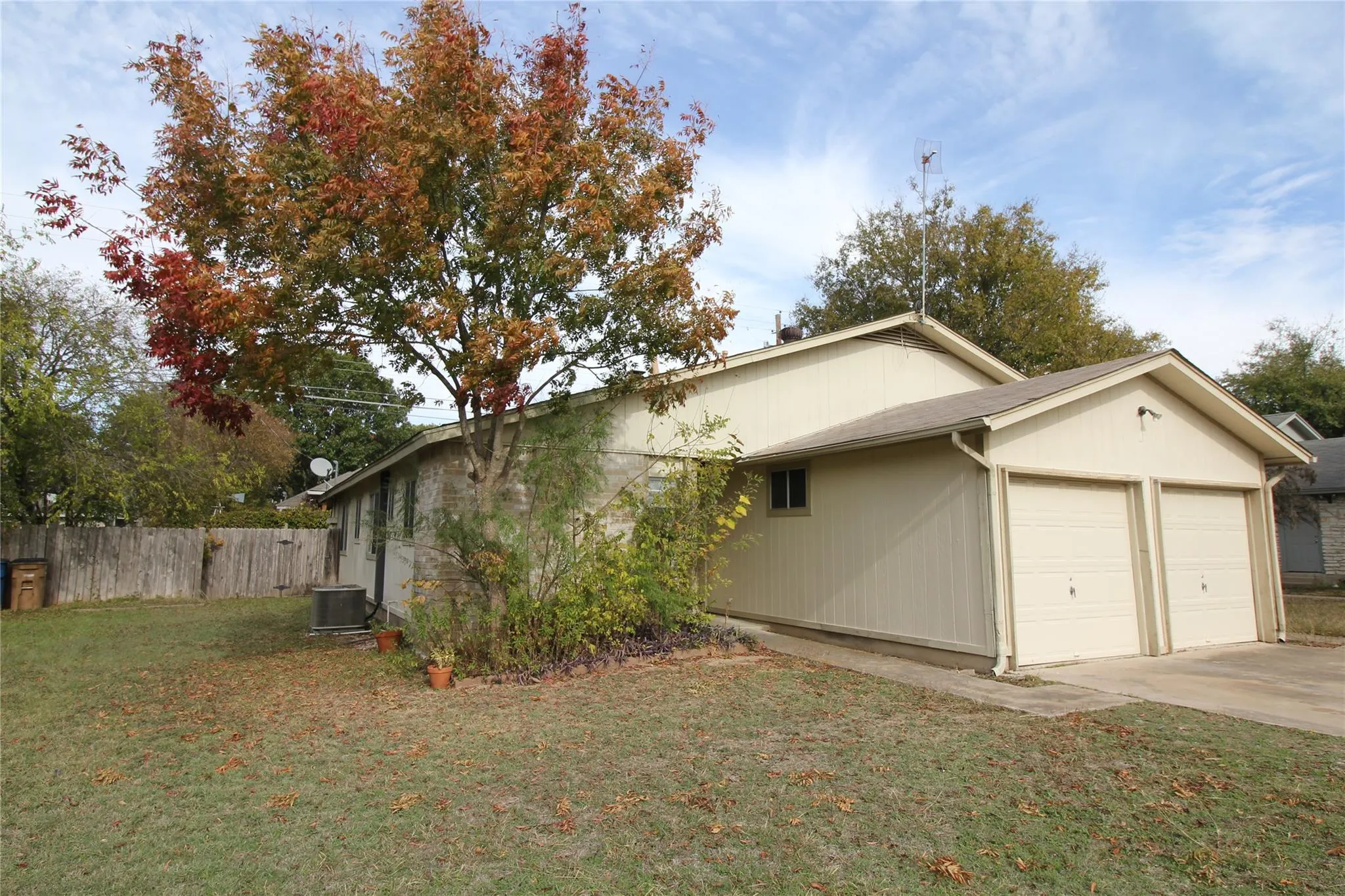 Photo 3 of 12818 COPPER CLIFF AVE