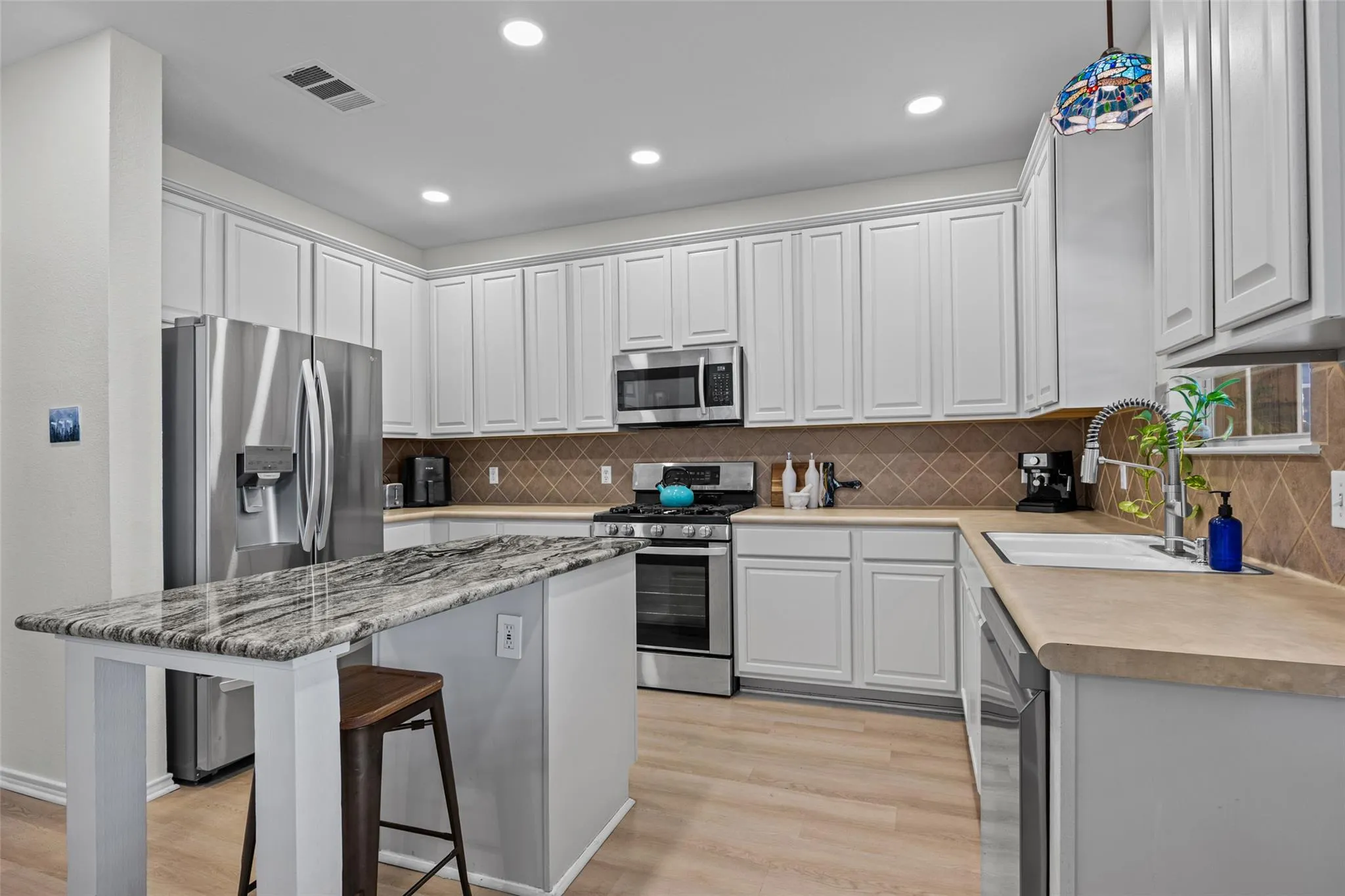 Photo 3 of 2920 LYNNBROOK DR