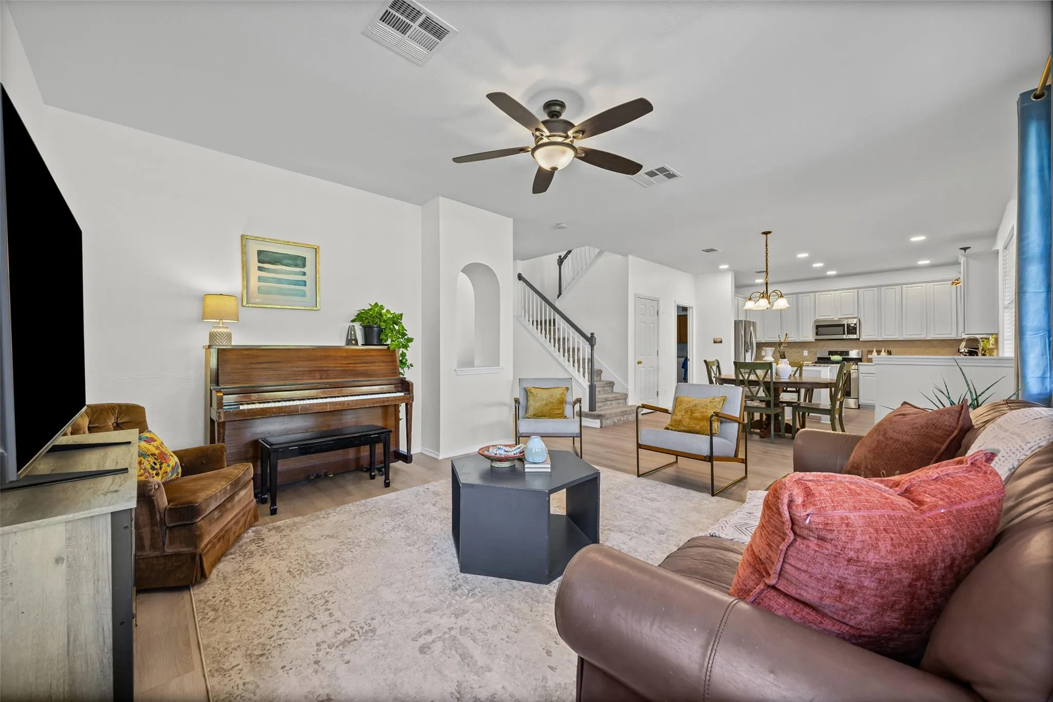 Photo 2 of 2920 LYNNBROOK DR