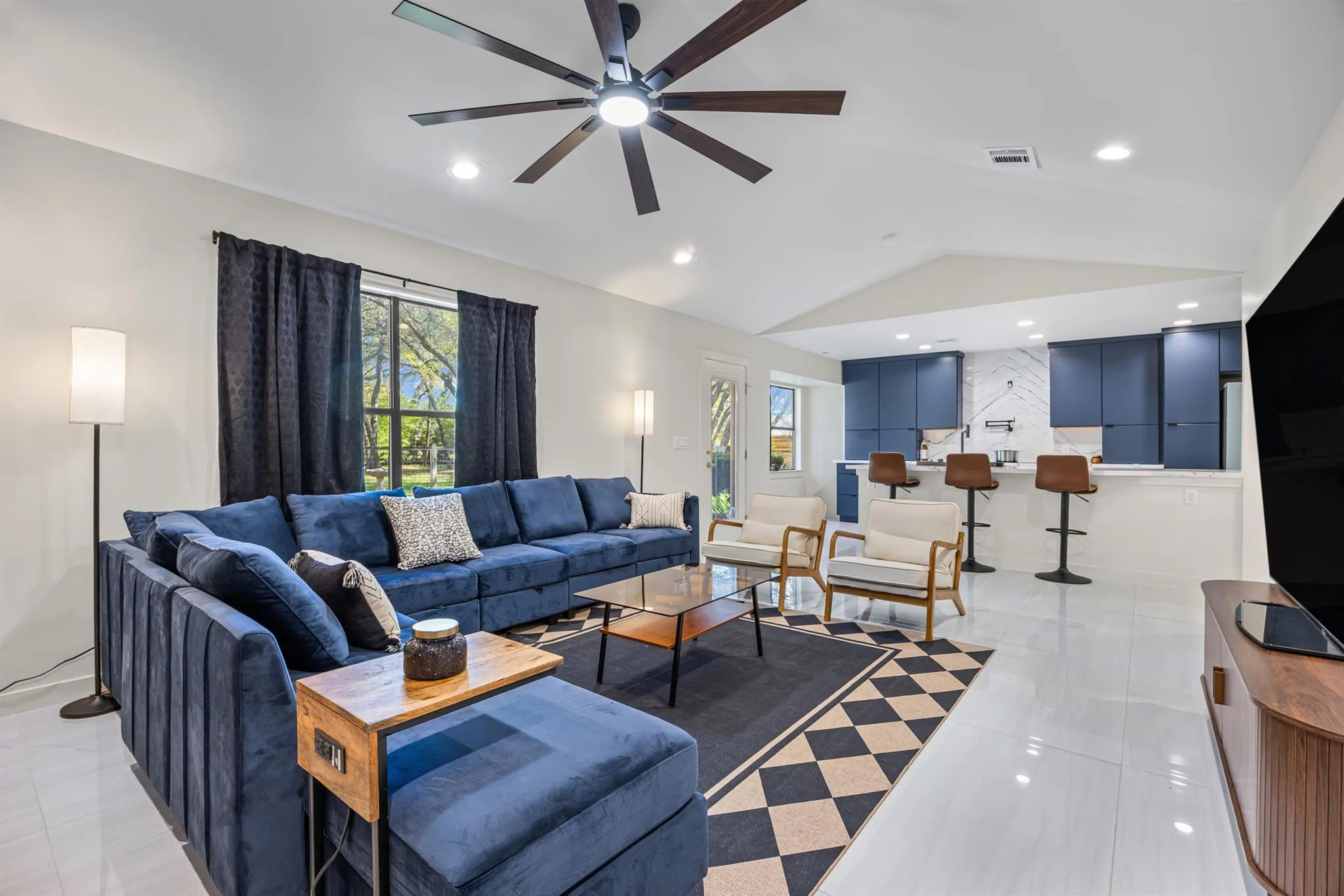 Photo 2 of 12903 VINYARD DR