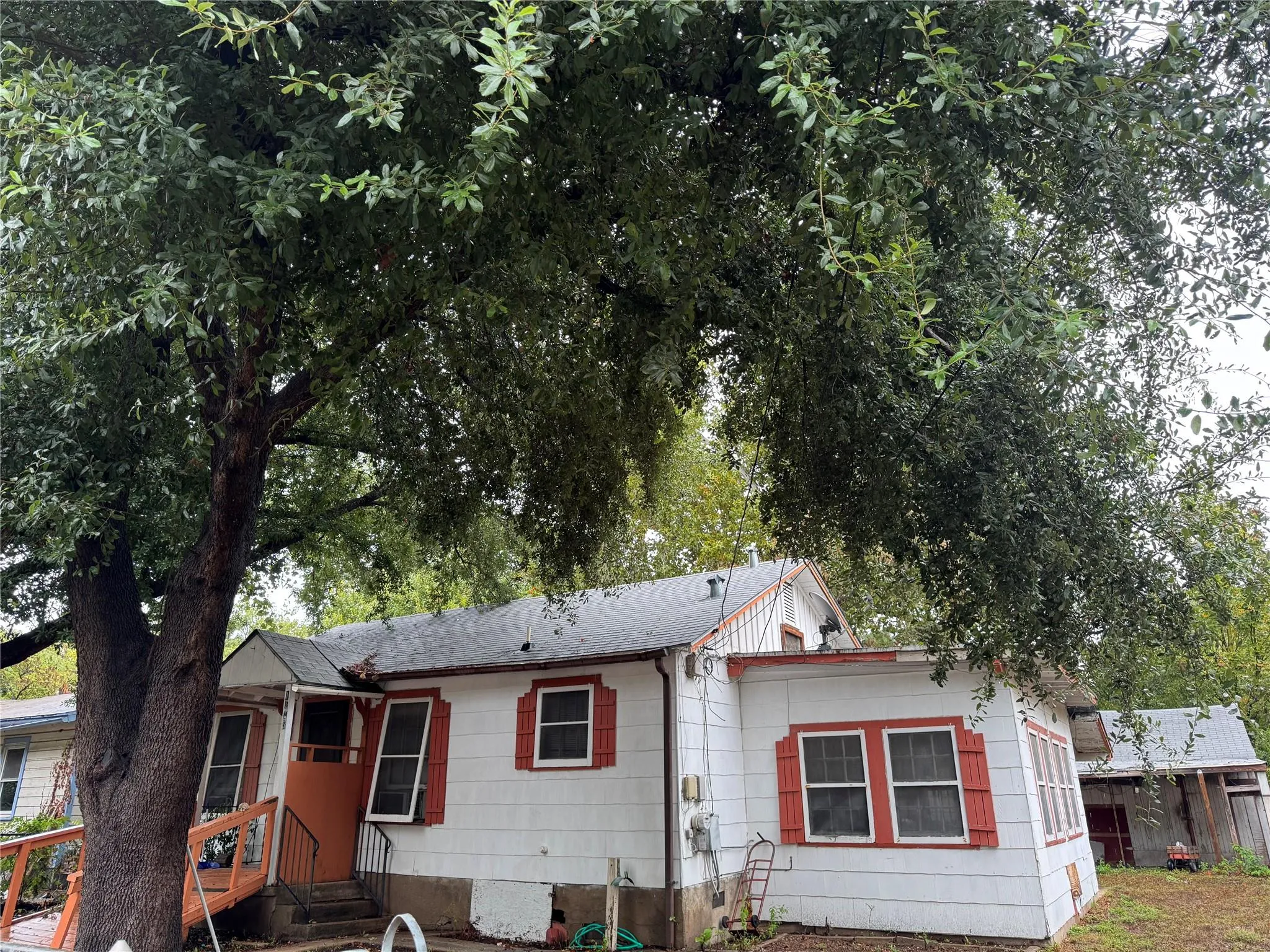 Photo 2 of 1115 KIRK AVE
