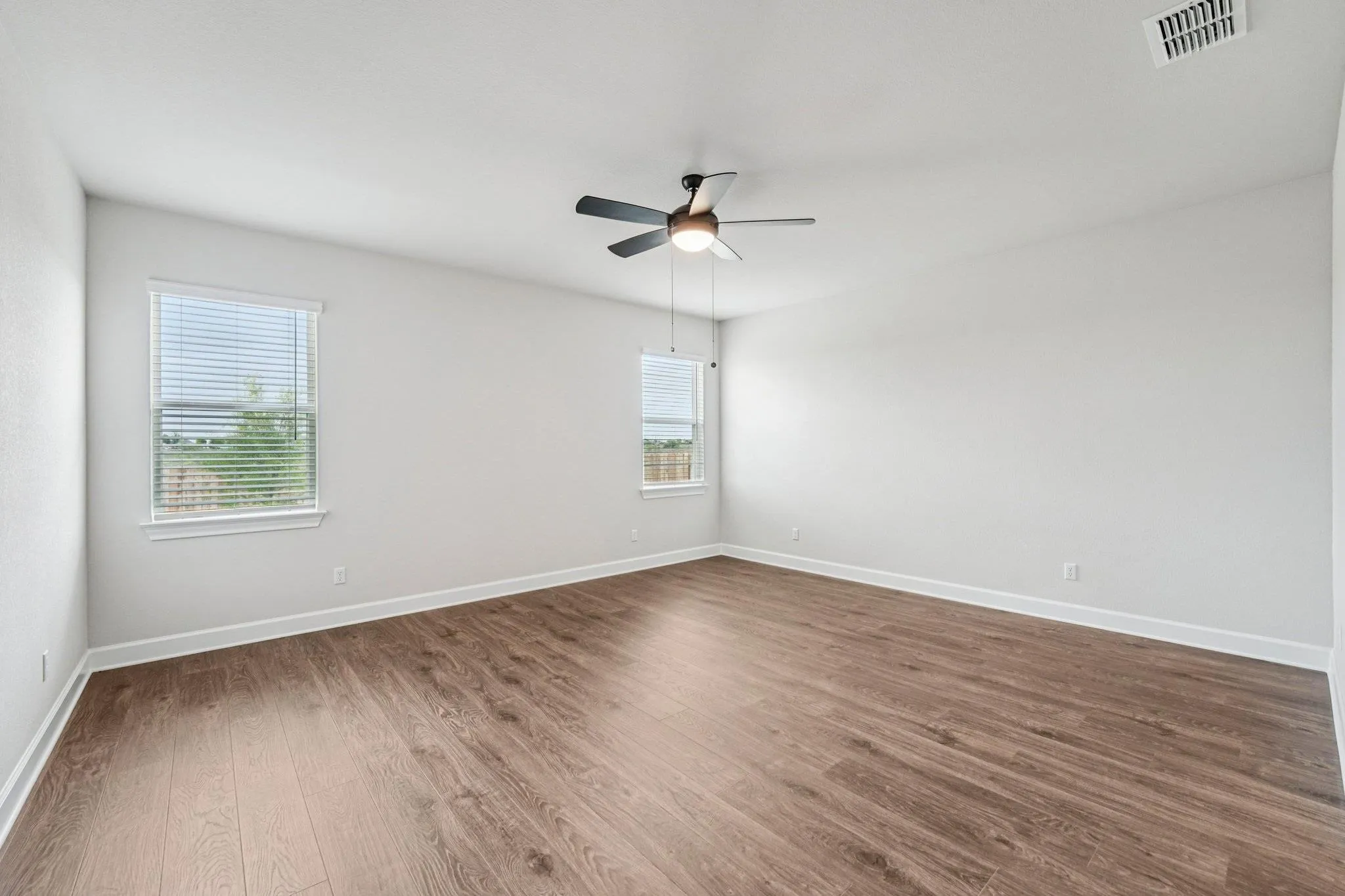 Photo 5 of 517 W LUNA BLUE LN