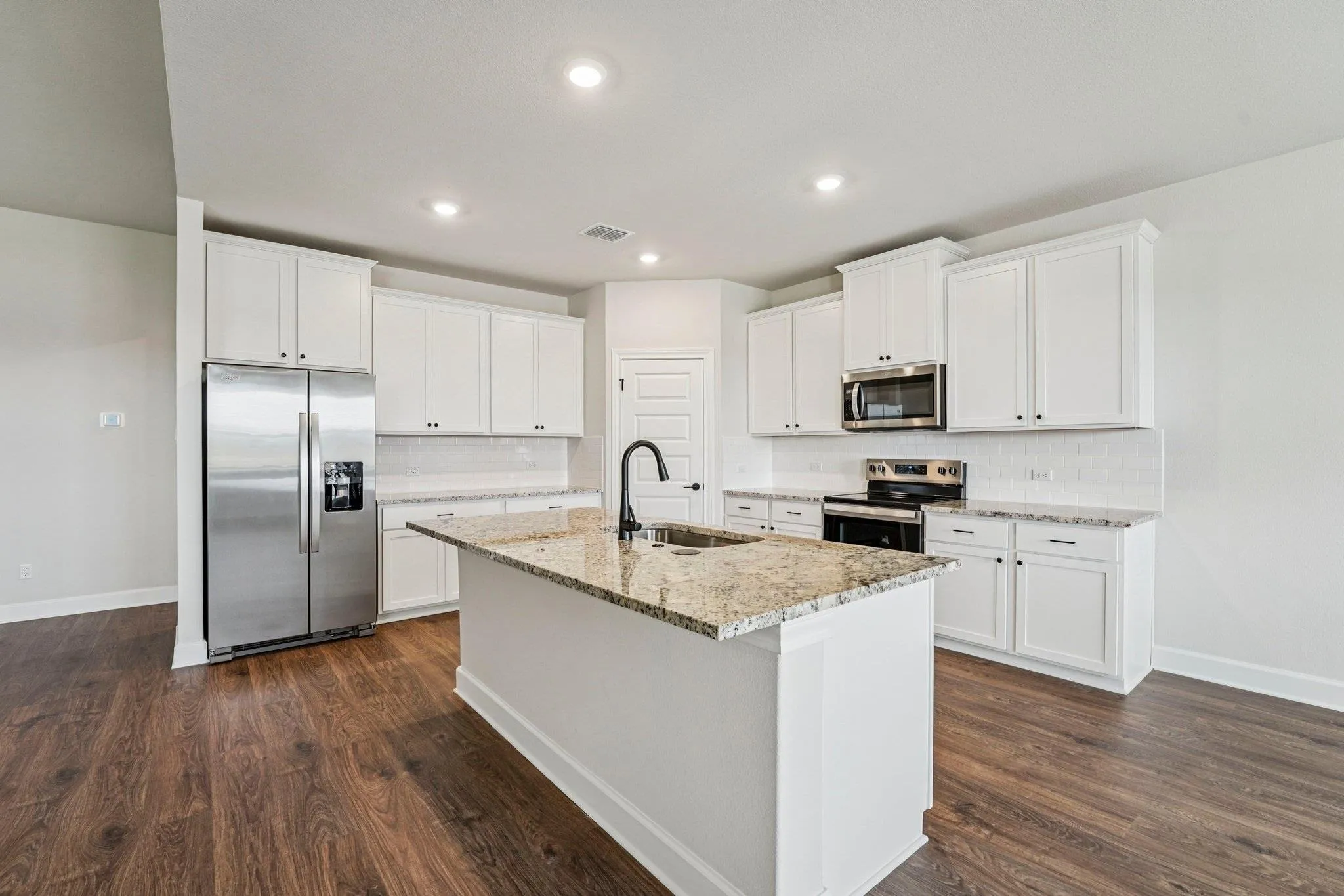Photo 2 of 517 W LUNA BLUE LN