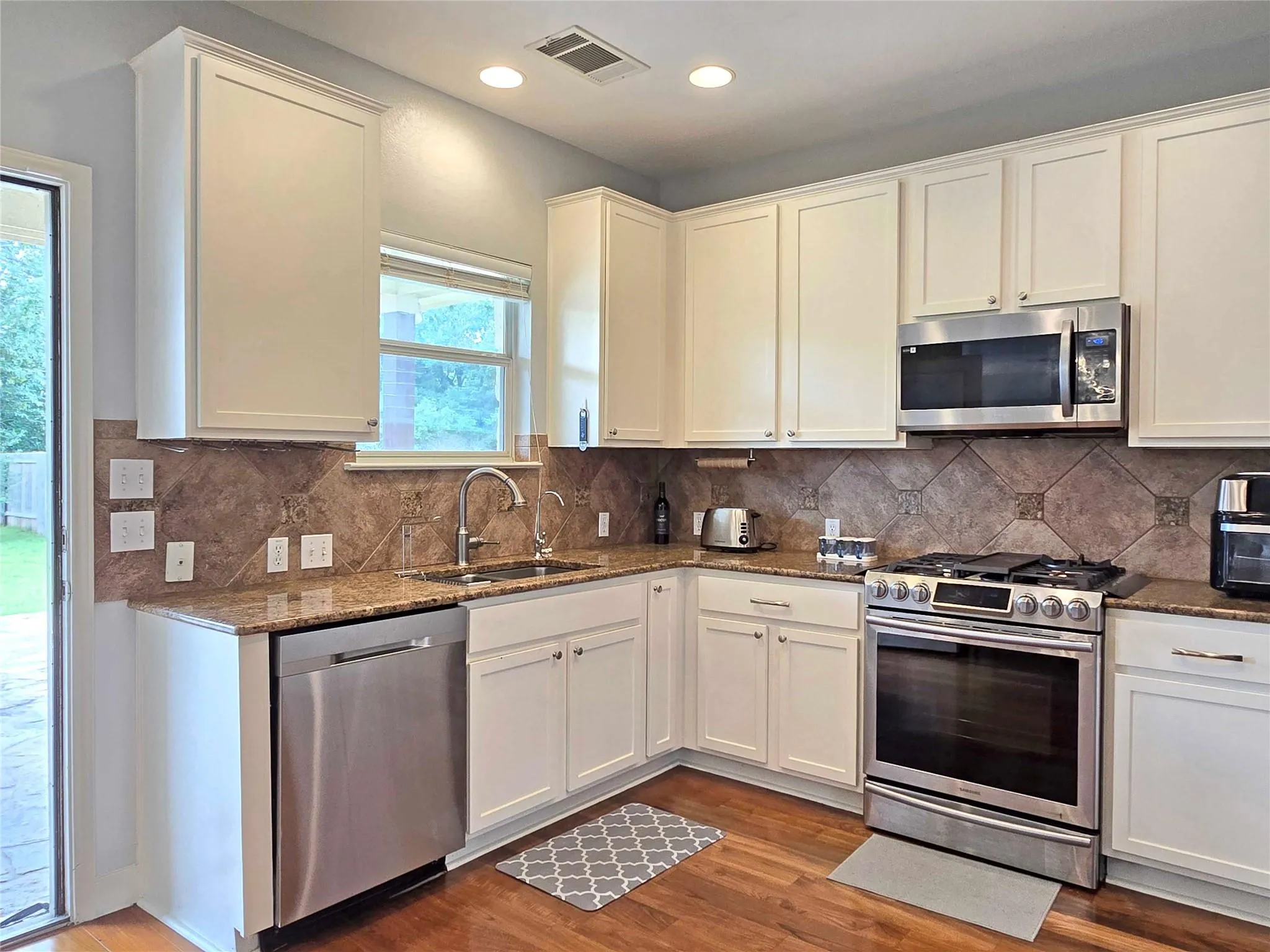 Photo 4 of 9412 CASTLE PINES DR