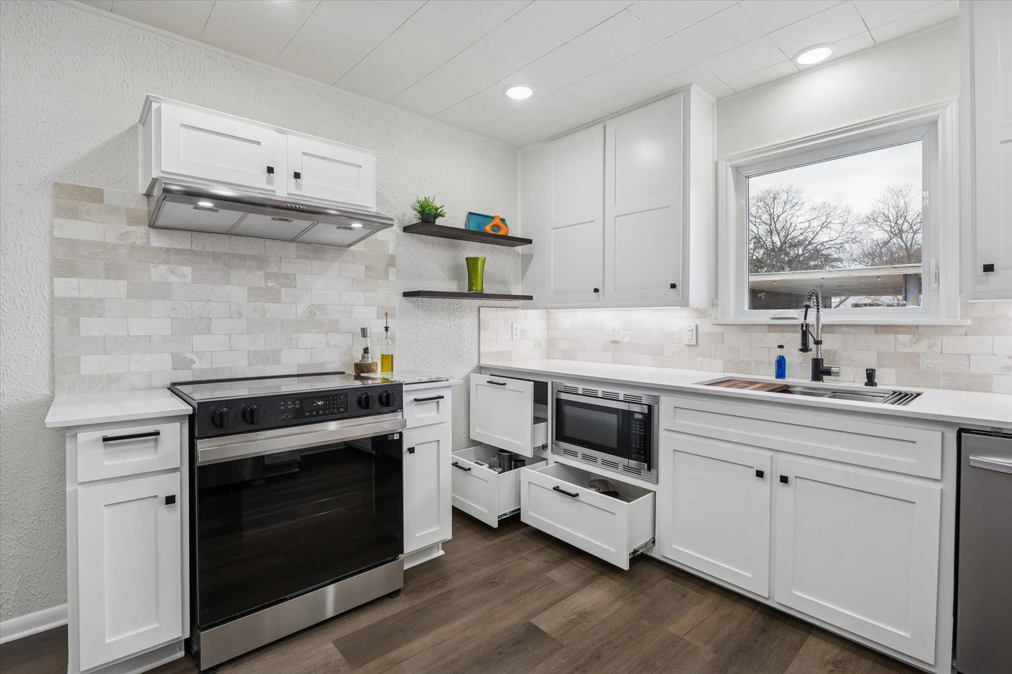 Photo 5 of 210 FALLWELL ST