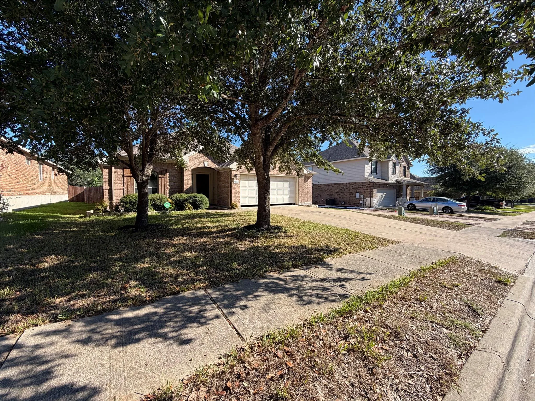 Photo 2 of 2316 DOVETAIL ST