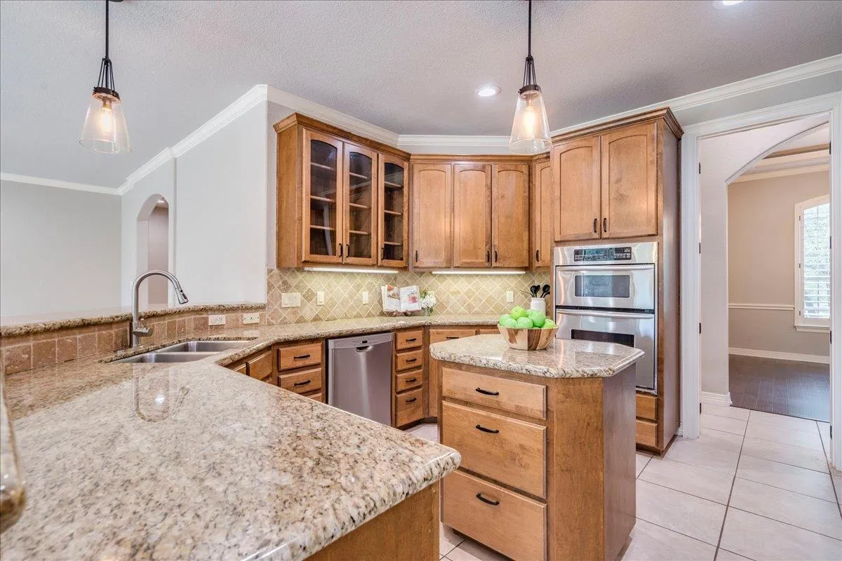 Photo 3 of 103 SILVERSTONE DR