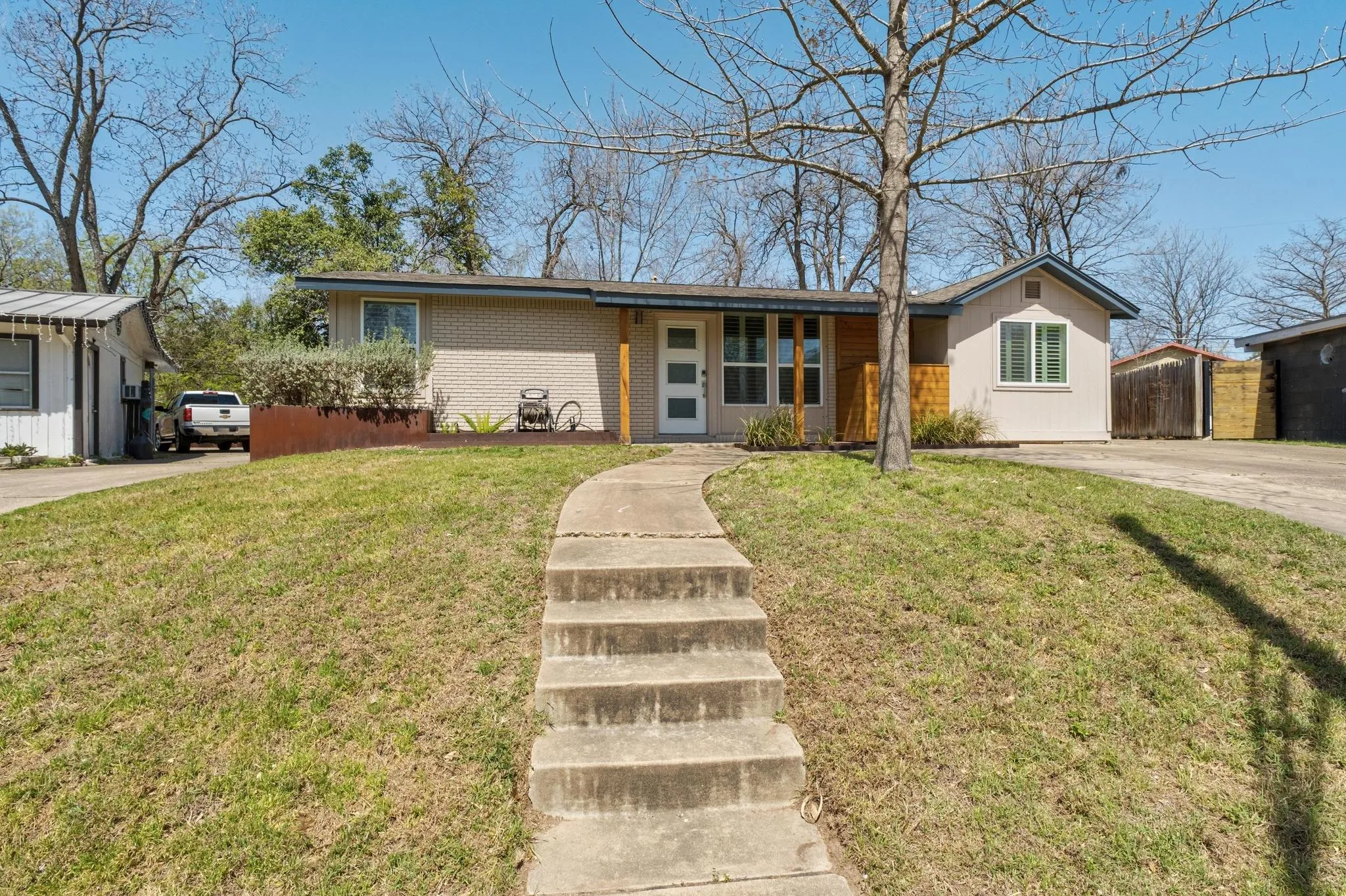Photo 3 of 6414 KENILWORTH DR