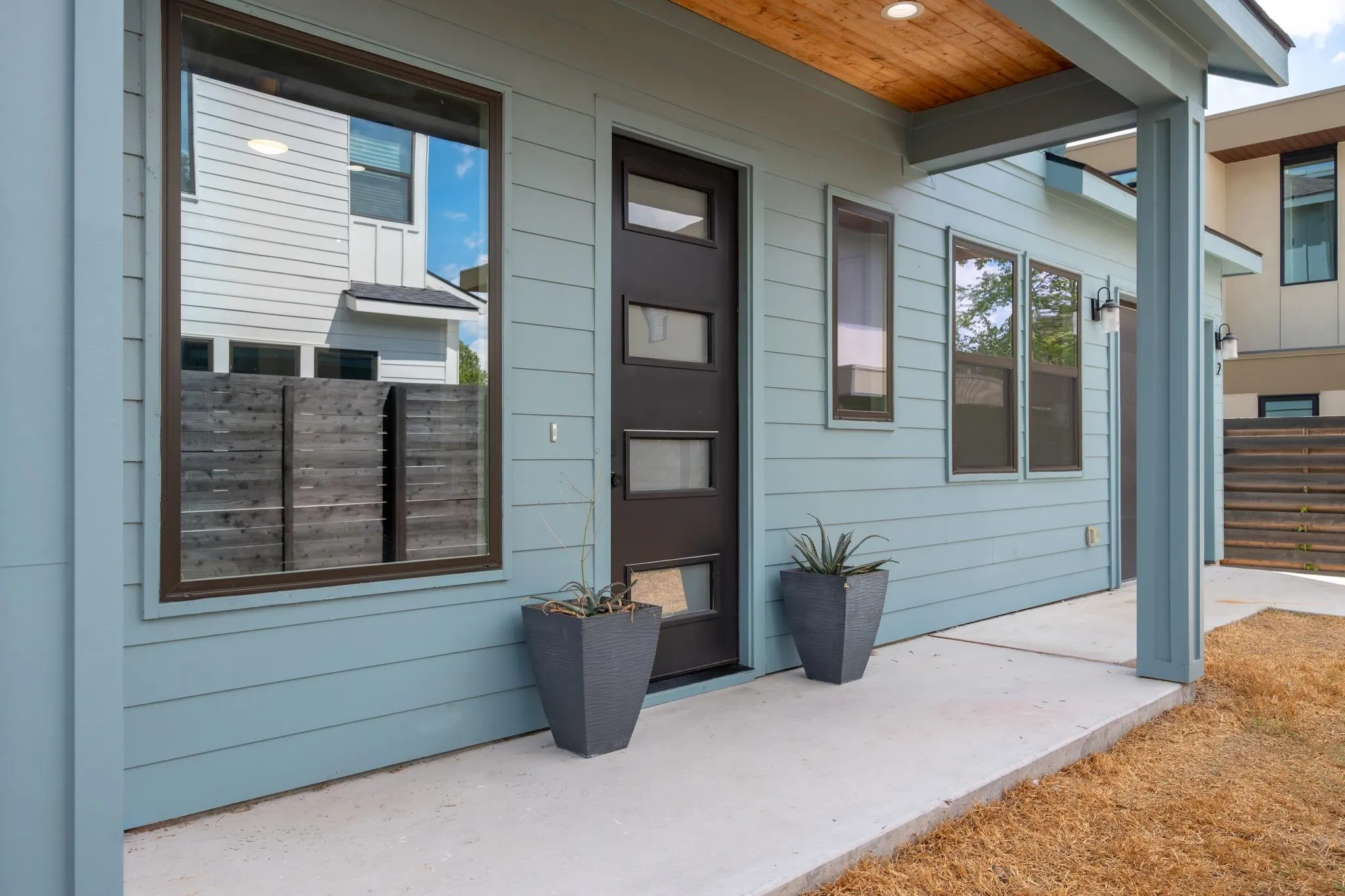 Photo 2 of 2907 KUHLMAN AVE #2