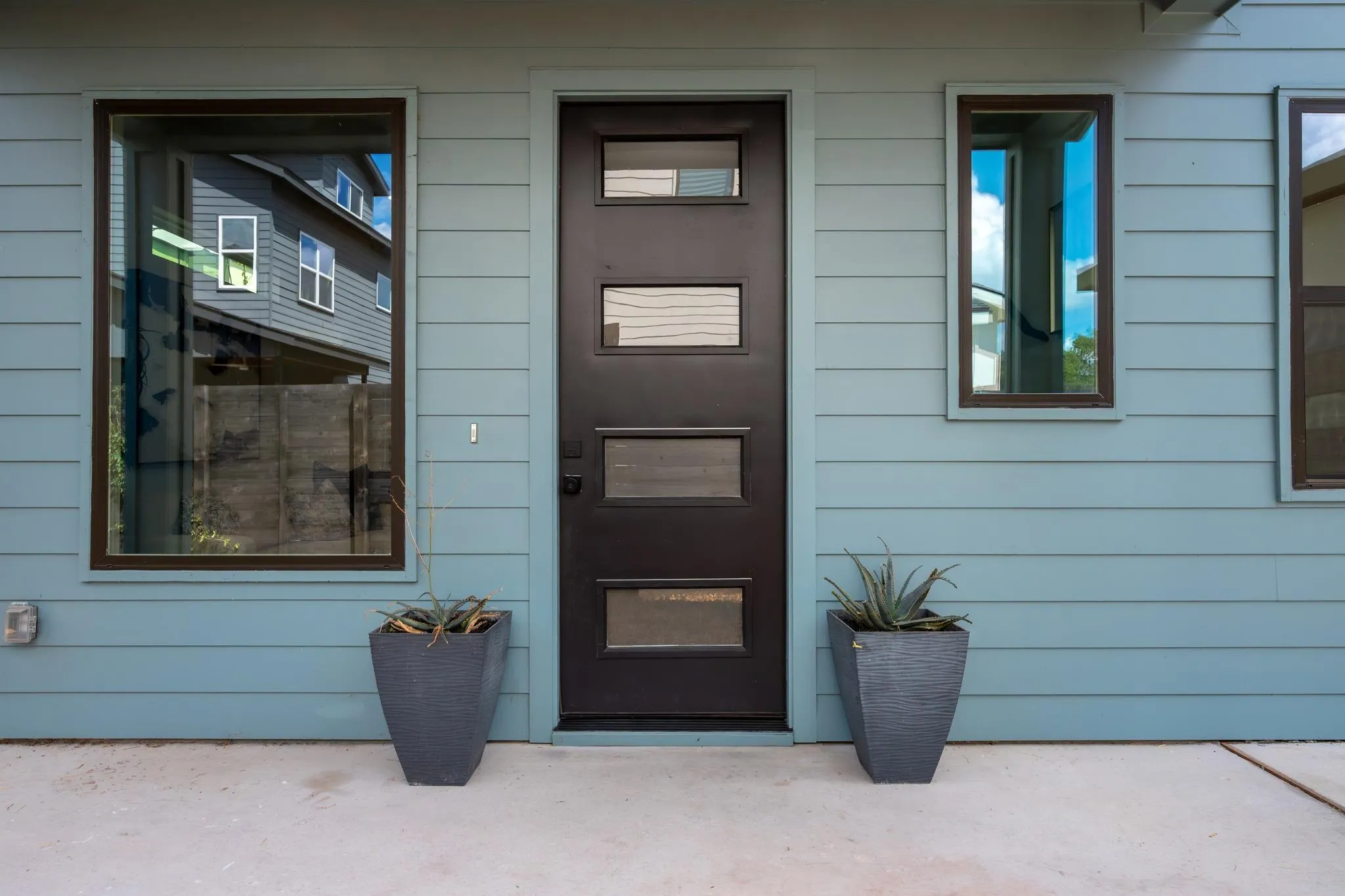 Photo 3 of 2907 KUHLMAN AVE #2