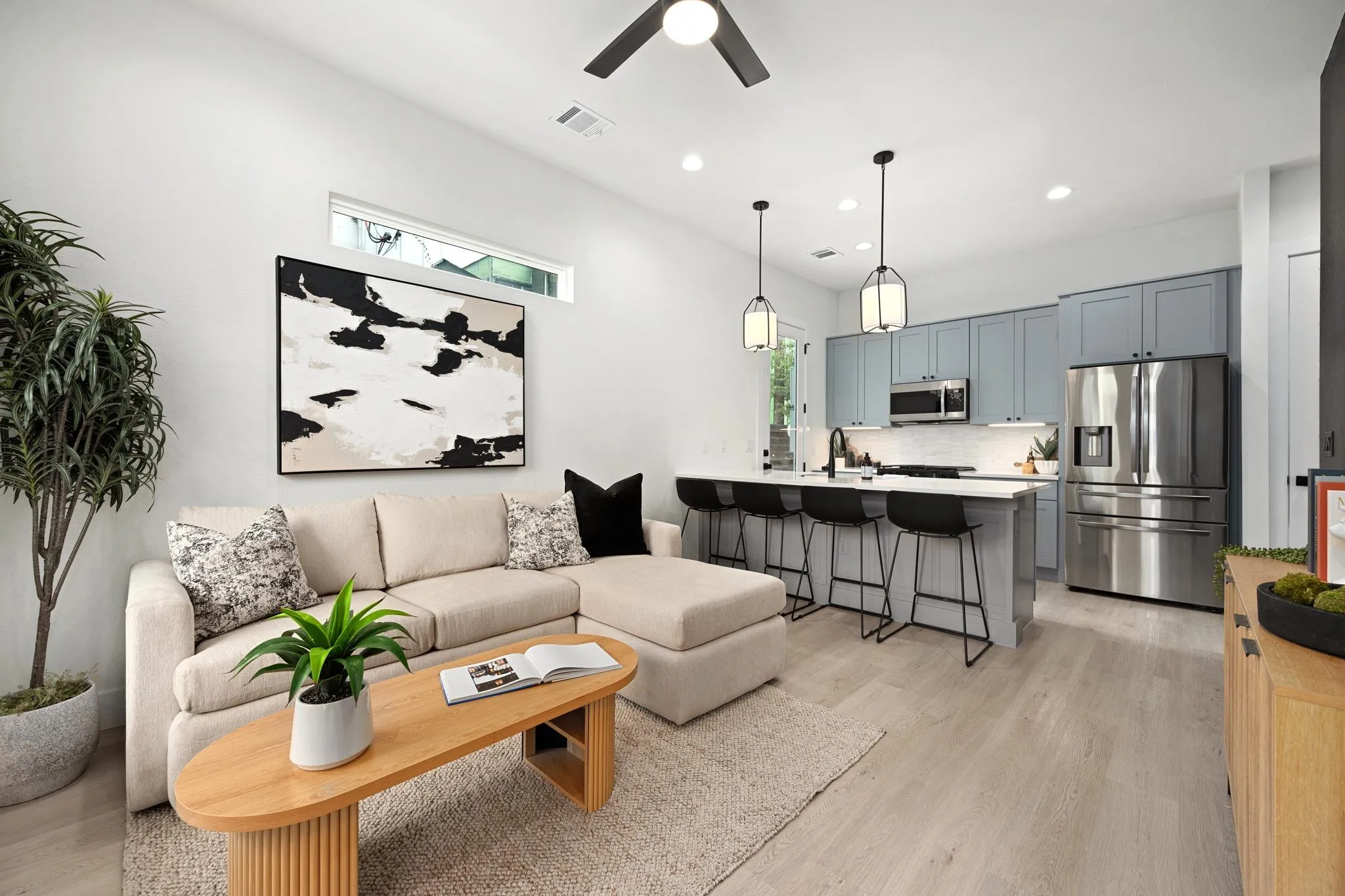 Photo 4 of 2907 KUHLMAN AVE #2
