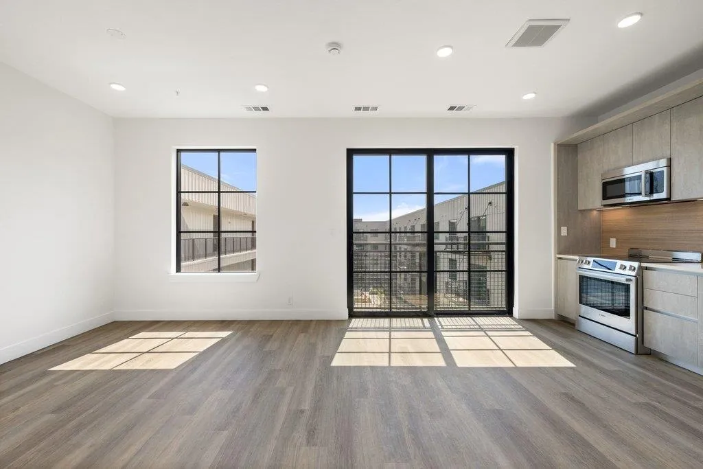 Photo 2 of 4315 S CONGRESS AVE #224