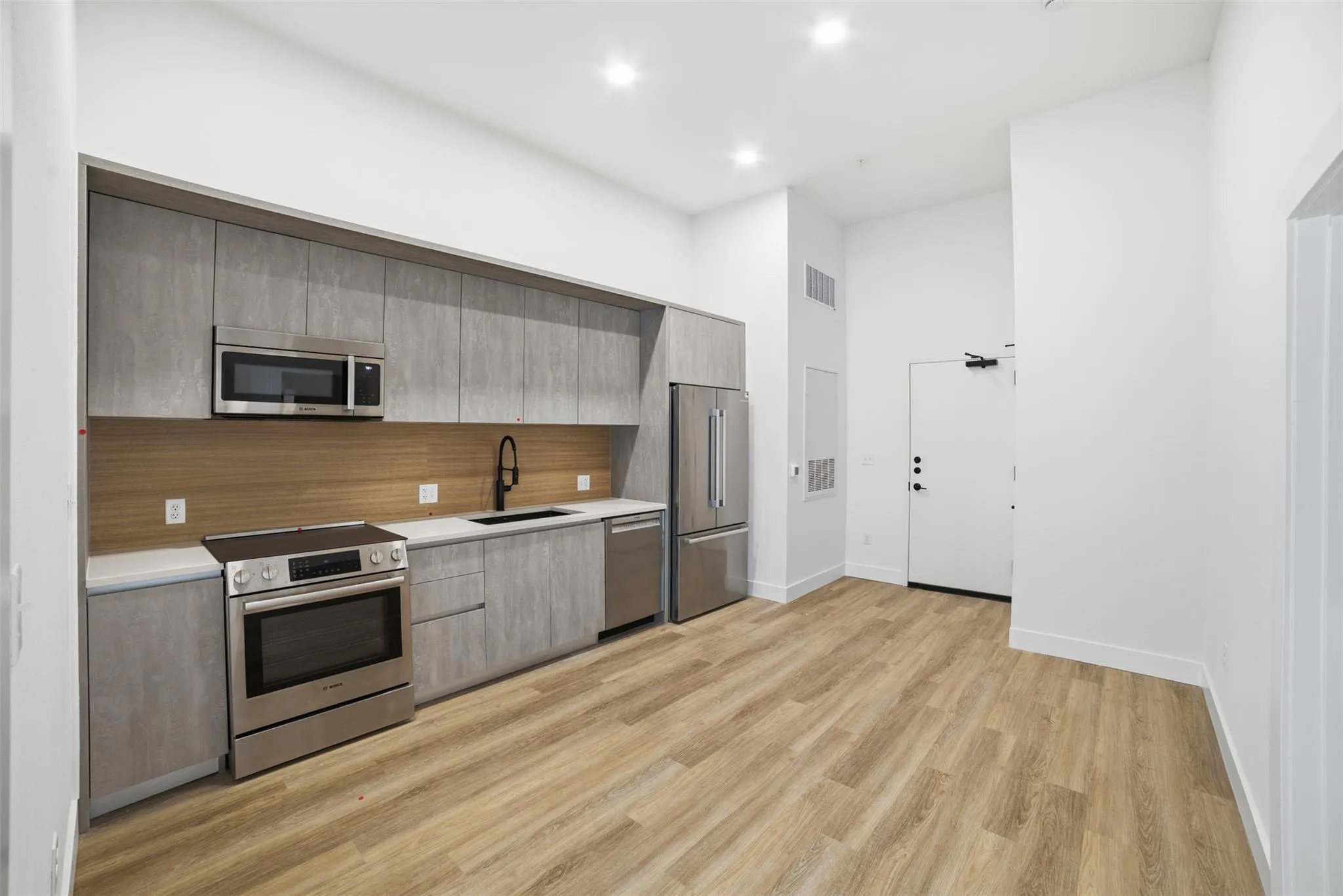 Photo 3 of 4315 S CONGRESS AVE #104