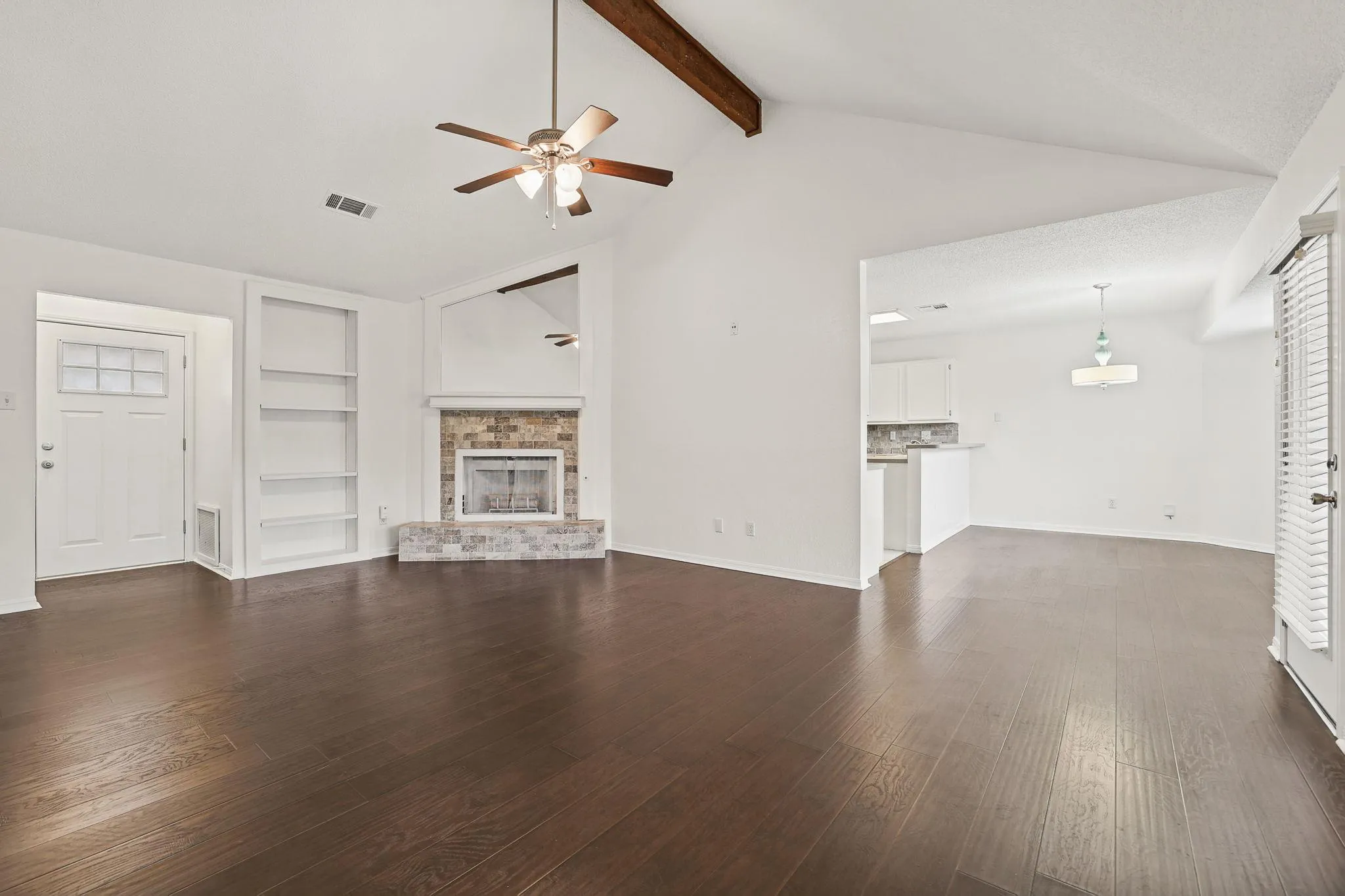 Photo 5 of 503 DOVER LN