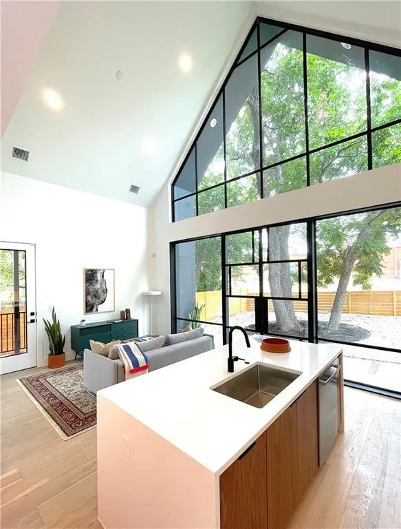 Photo 5 of 2604 OAKLAWN AVE #2