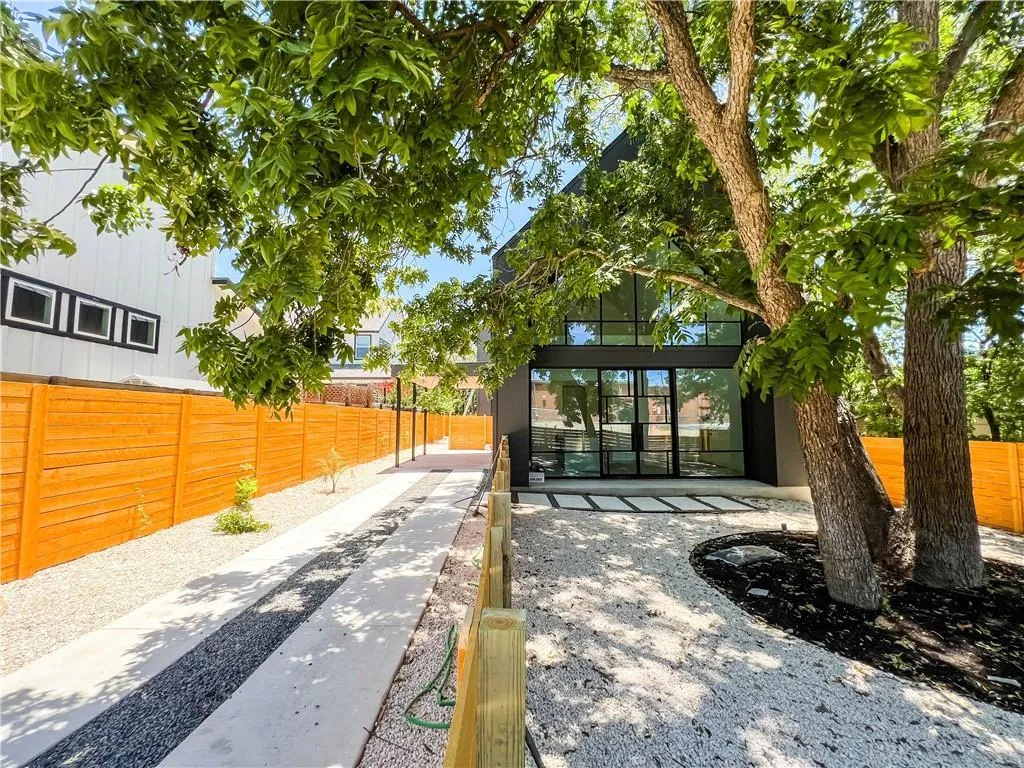 Photo of 2604 OAKLAWN AVE #2