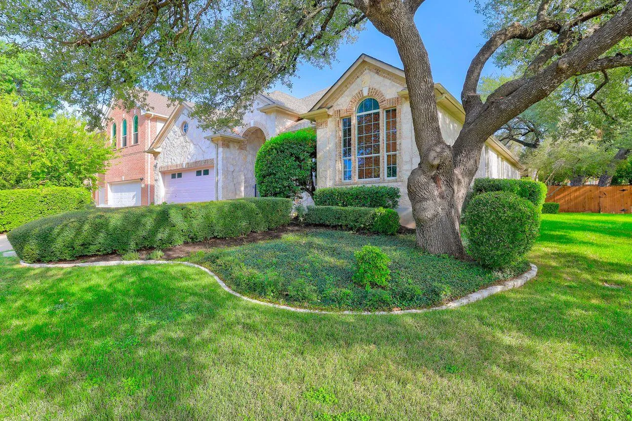 Photo 3 of 3992 LORD BYRON CIR