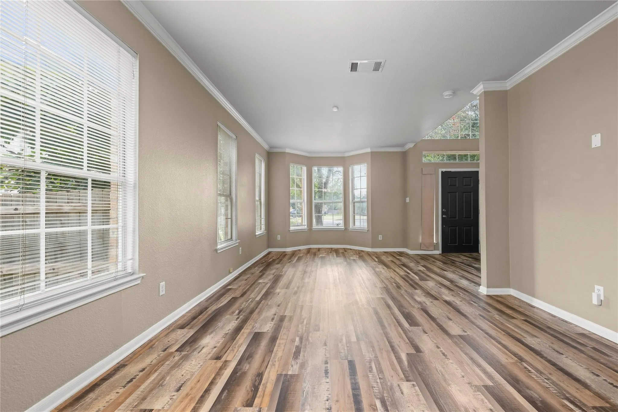Photo 5 of 106 REINHARDT CT