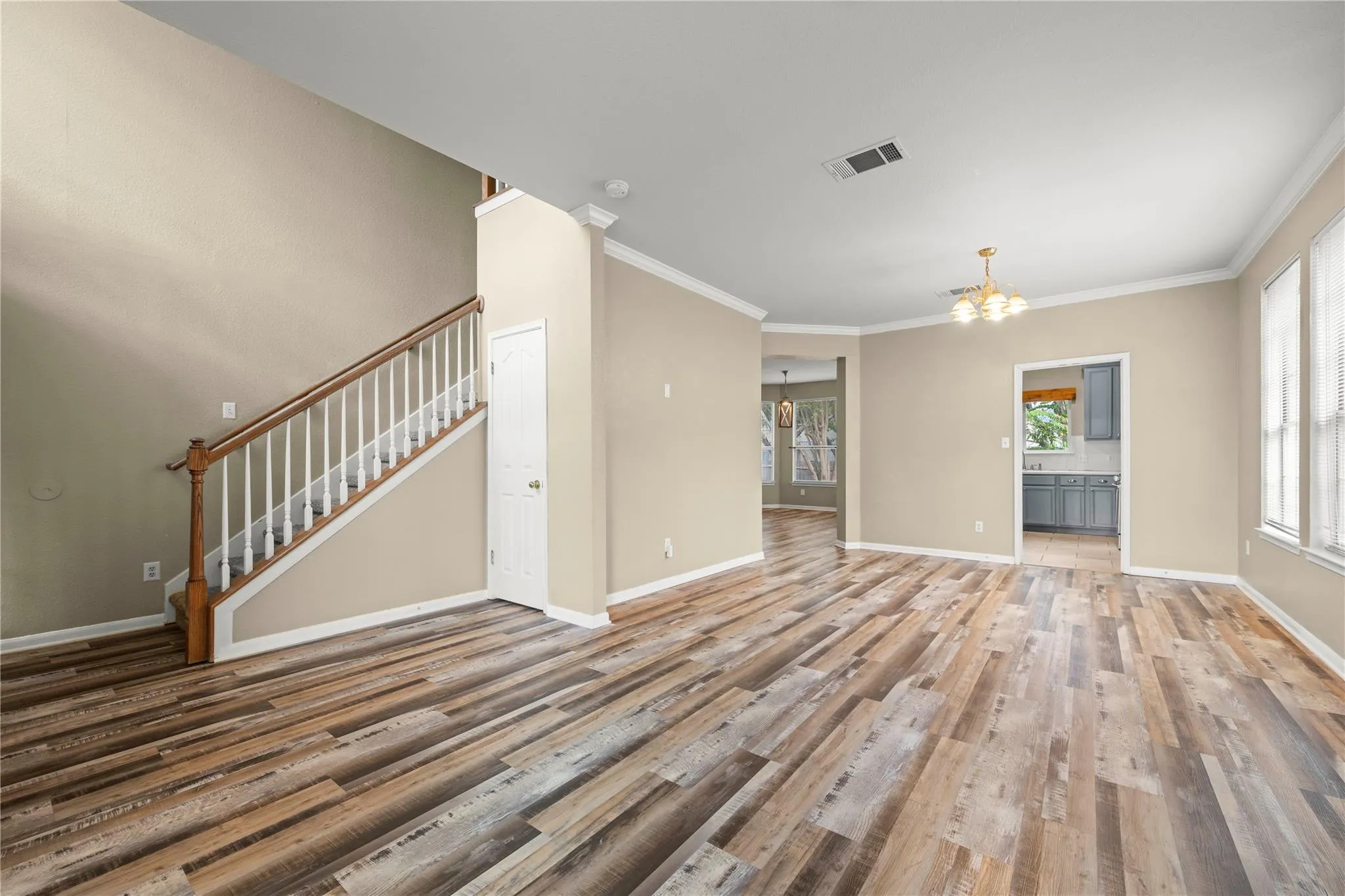 Photo 3 of 106 REINHARDT CT