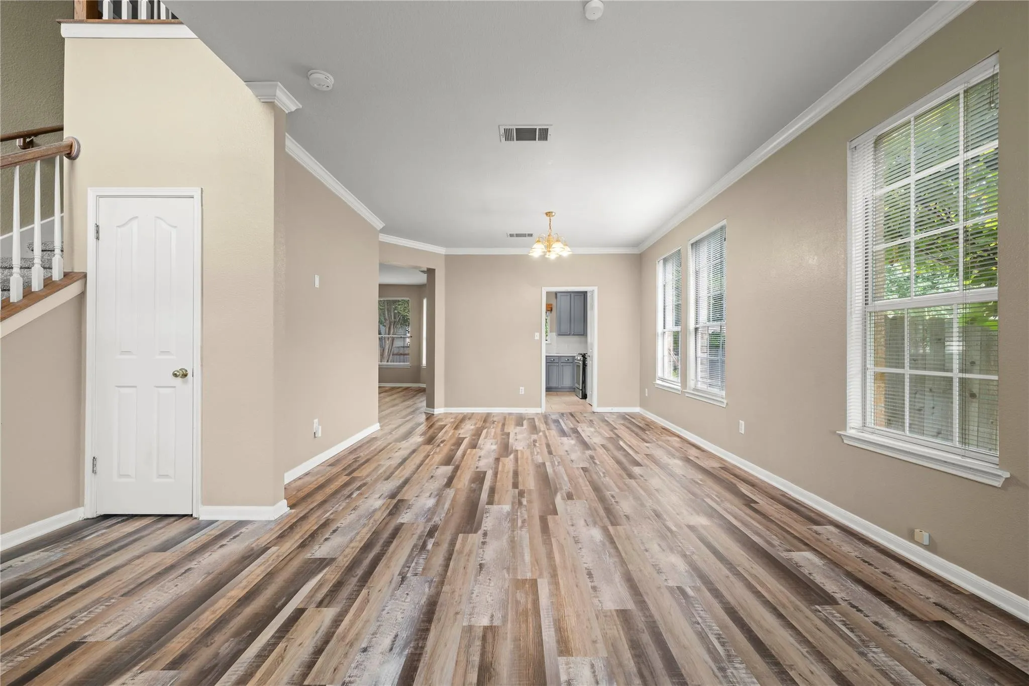 Photo 4 of 106 REINHARDT CT
